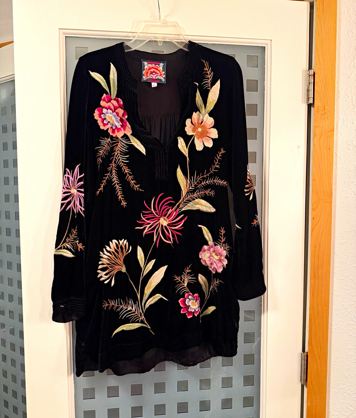 Johnny Was Black Embroidered Floral Tunic Blouse, Long Sleeve, V-Neck, S