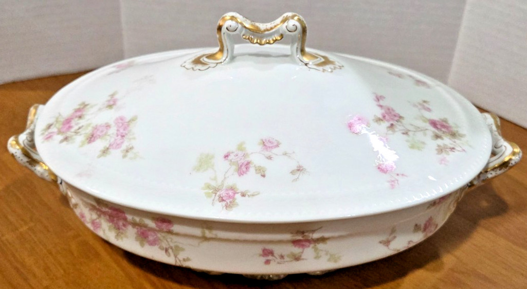10-in Vegetable Bowl Tureen, Haviland & Co, Limoges France, Schleiger 42 Pattern 10-in Vegetable Bowl Tureen, Haviland & Co, Limoges France, Schleiger 42 Pattern