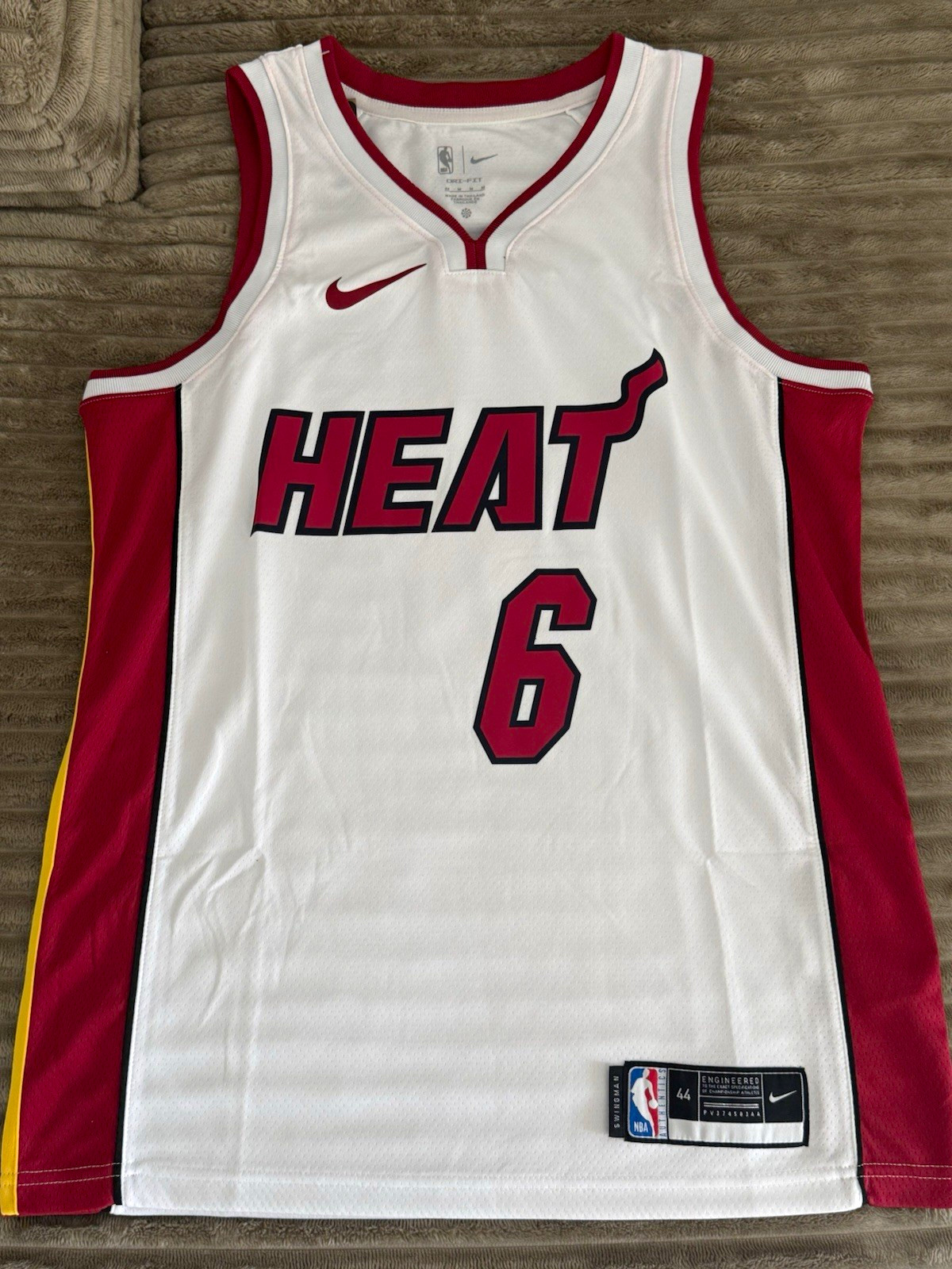 Nike Miami Heat LeBron James #6 NBA Jersey Size 44 White/Red