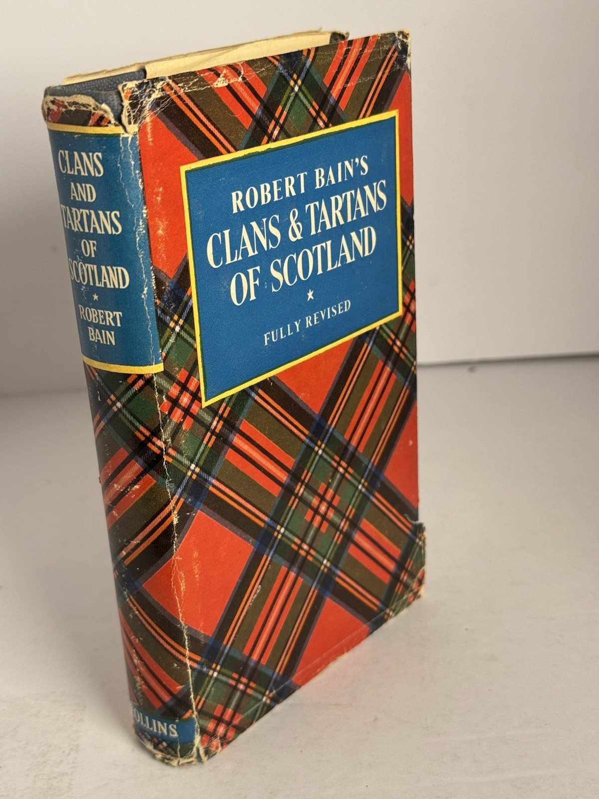 Robert Bain Clans & Tartans Scotland 1974 Hardcover Illustrated Genealogy