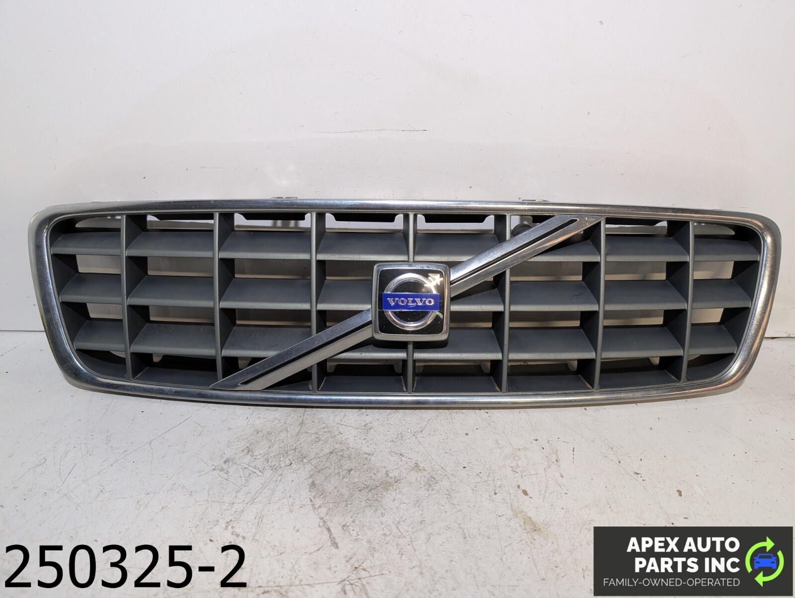 OEM 2004-2007 Volvo V70 2.5L Grille