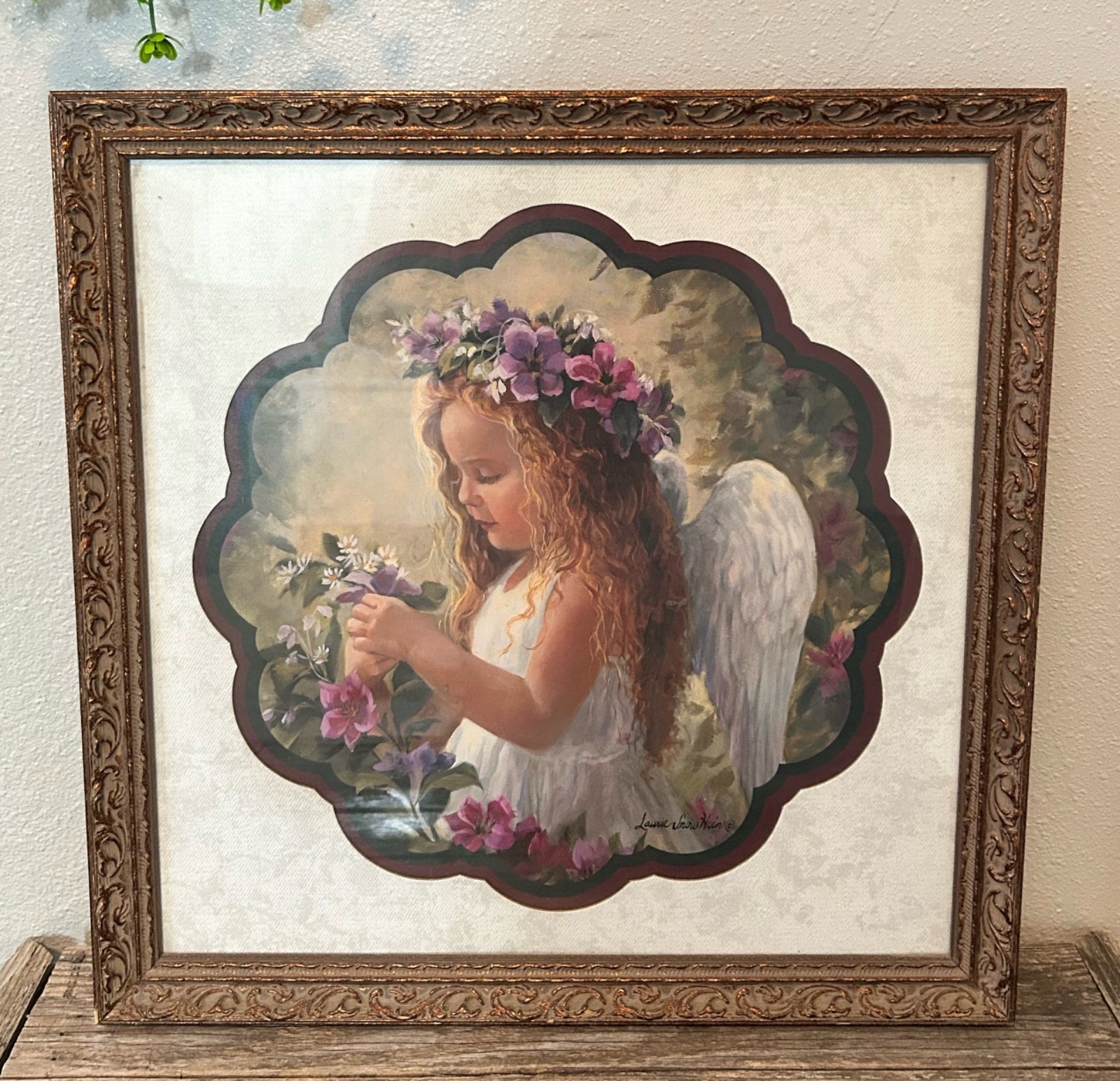 Home Interiors collectible, excellent condition.Gorgeous vintage angel wall art.