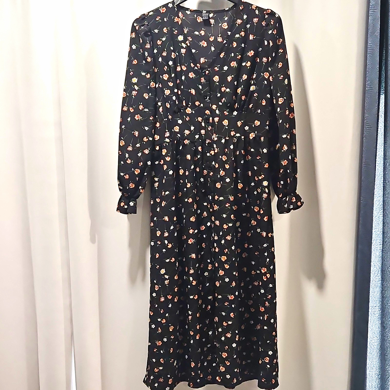 SHEIN Women\'s Size M Black Floral V-Neck A-Line Midi Dress Long Sleeve Buttons