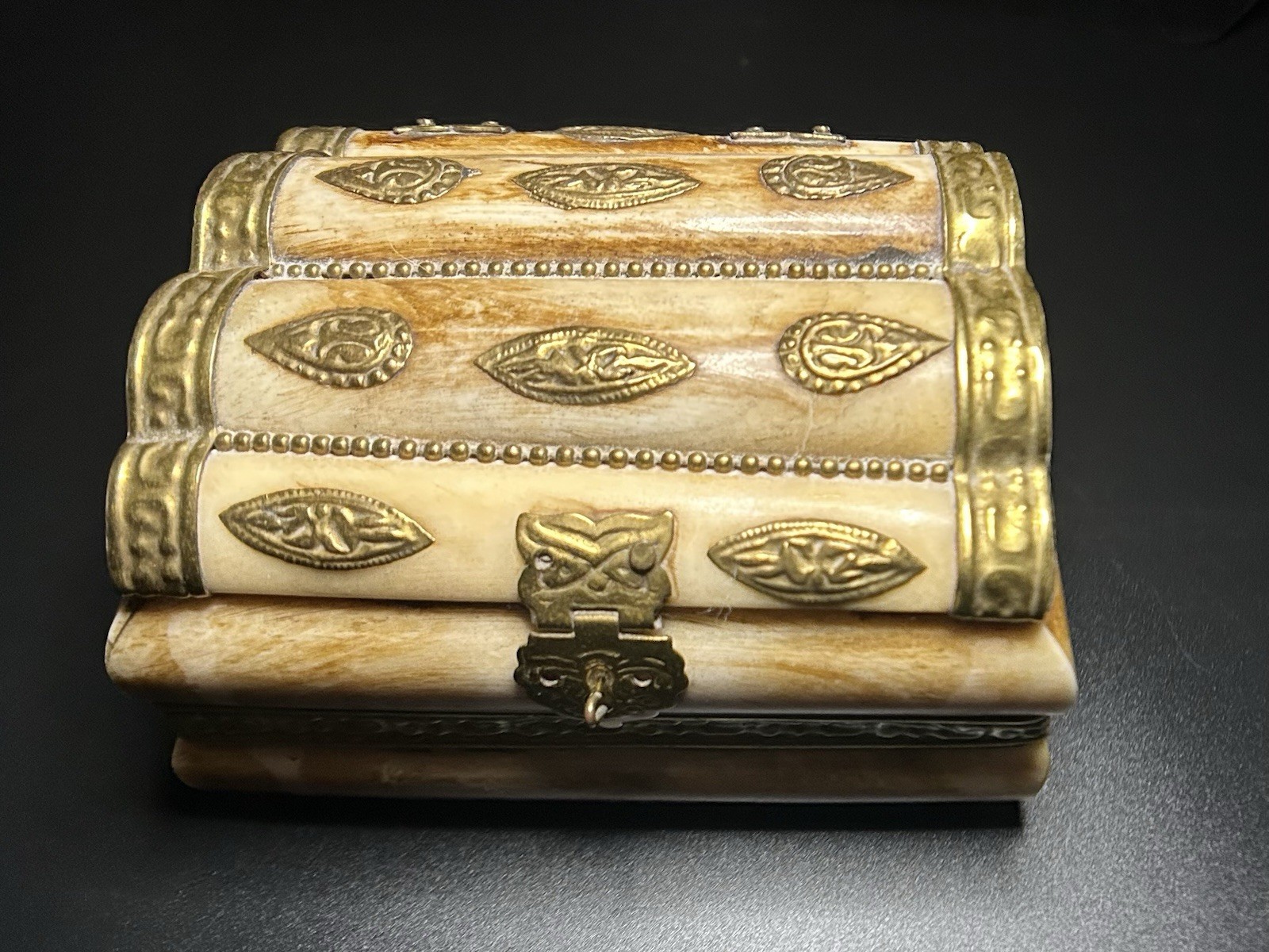 Vintage Handcrafted Camel Bone & Brass Trinket Box India Hinged 6 Vintage Handcrafted Camel Bone & Brass Trinket Box India Hinged 6