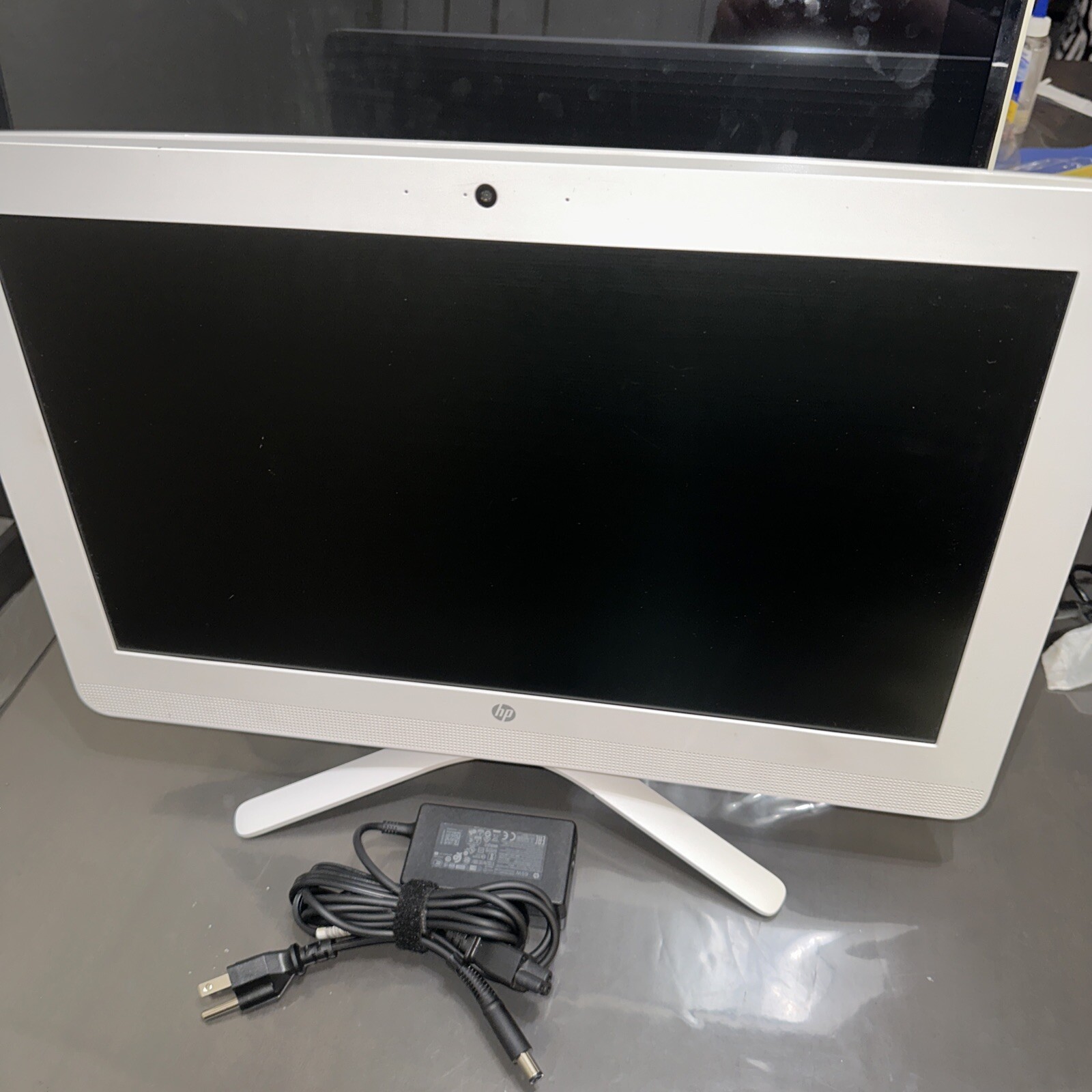 HP All-In-One PC TPC-Q029 20 1TB, 4GB Ram Win10, AMD Radeon R3
