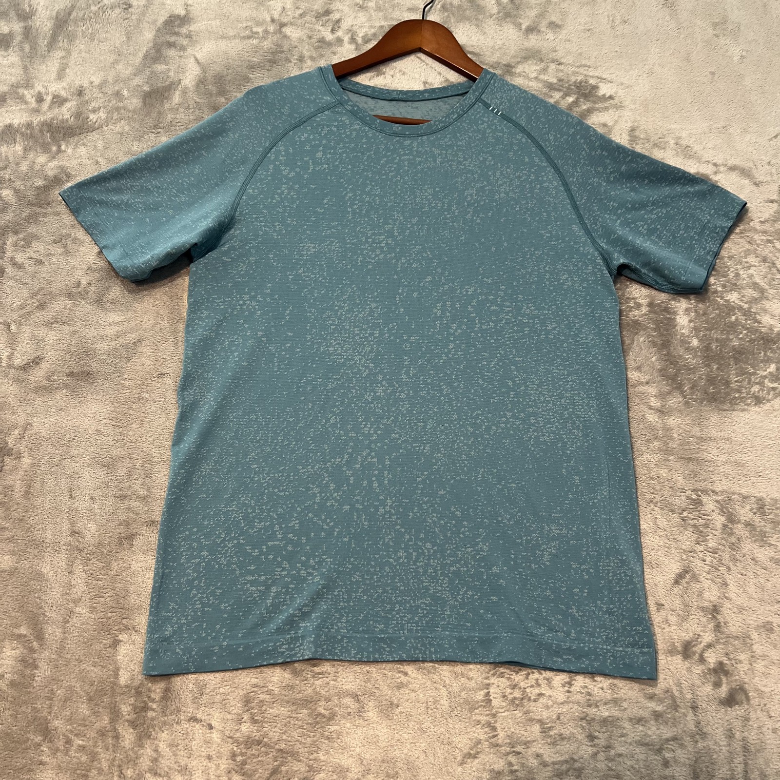 Lululemon Metal Vent Tech 2.0 Shirt Mens Medium Blue Short Sleeve Athletic Train