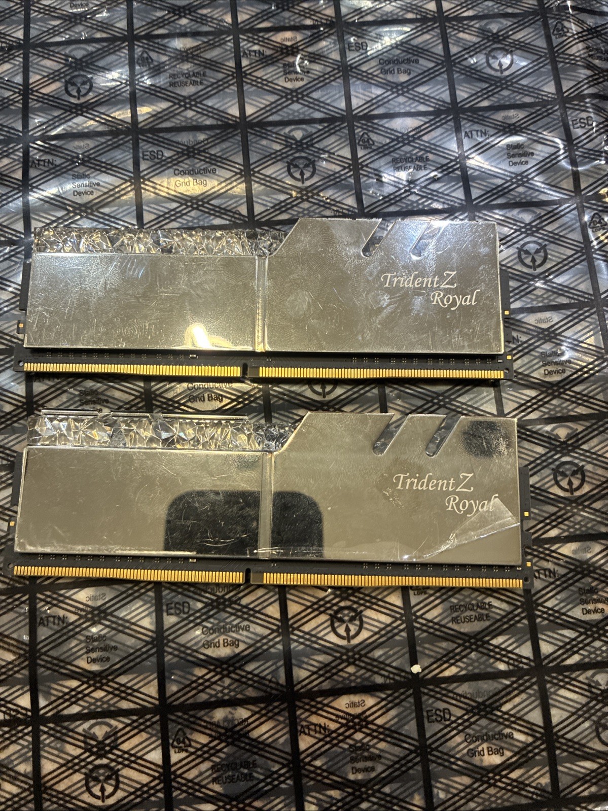 G.Skill Trident Z Royal Series 32GB (2x16GB) RAM DDR4 3200MHz F4-3200C16D-32GTRS