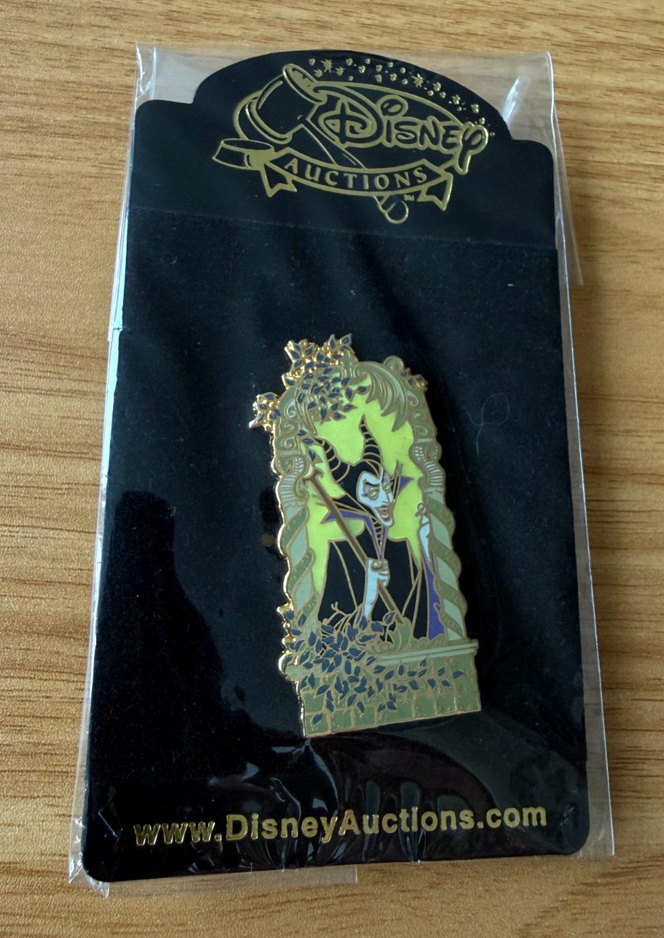 Vintage 2004 Disney Auctions Villains in Frames Maleficent LE 500 Pin