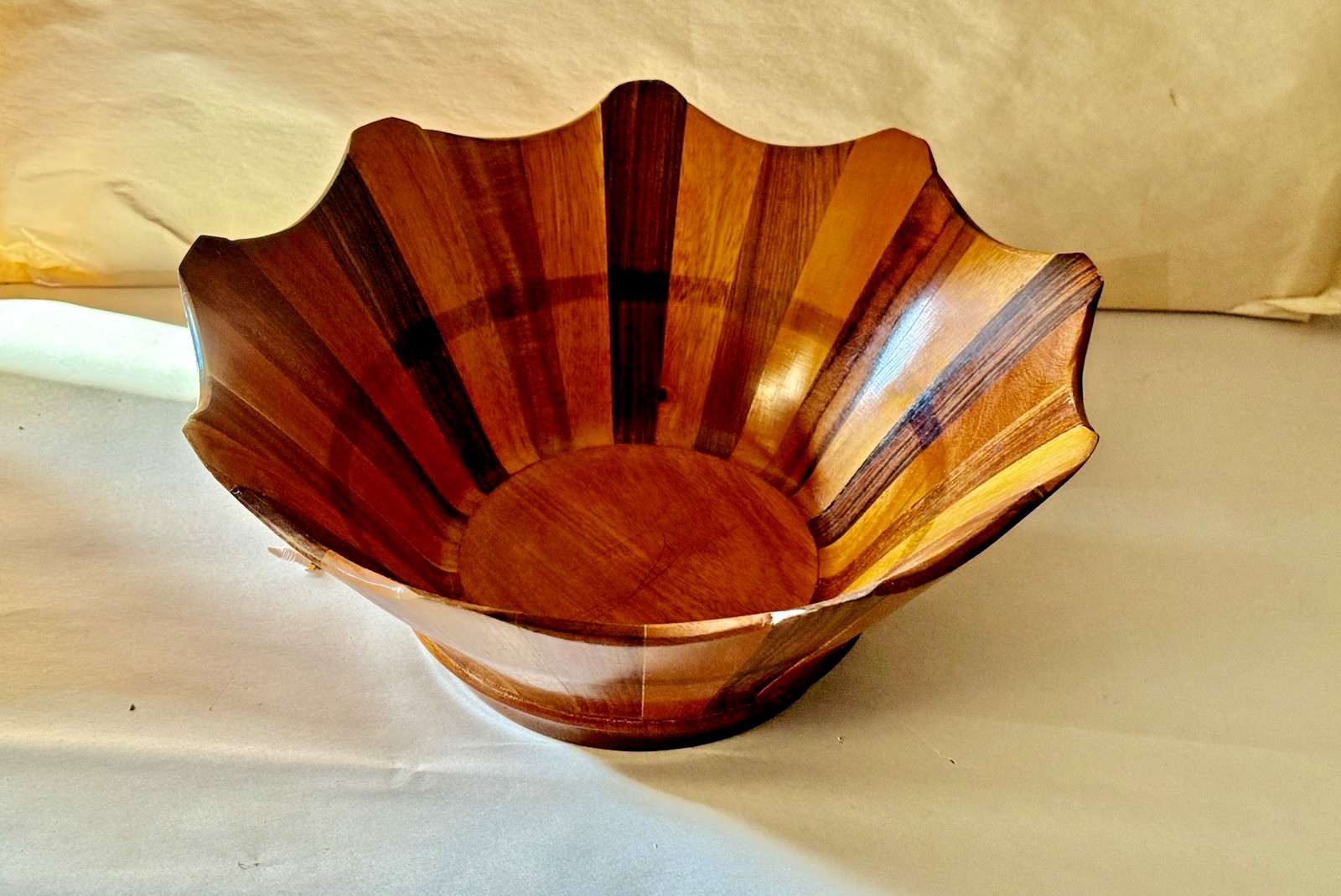 Vintage Artisan Crafted Banded Multi-Wood Mid Century Centerpiece Bowl, 10 Vintage Artisan Crafted Banded Multi-Wood Mid Century Centerpiece Bowl, 10