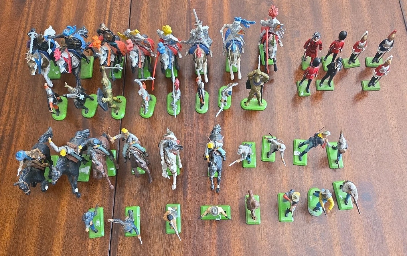 Vintage Britains Deetail Medieval Knights Horses Plastic Toy Soldiers Figures...