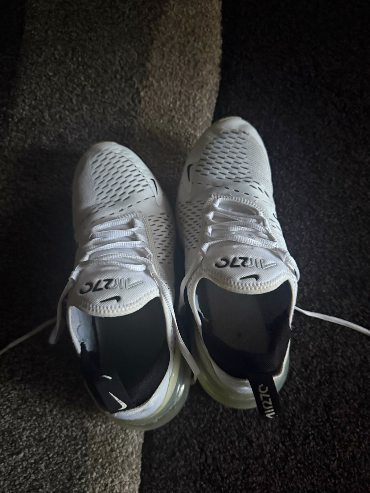 Nike Air Max 270 Men\'s White/Black Low Top Lace-Up Cushioned Sneakers