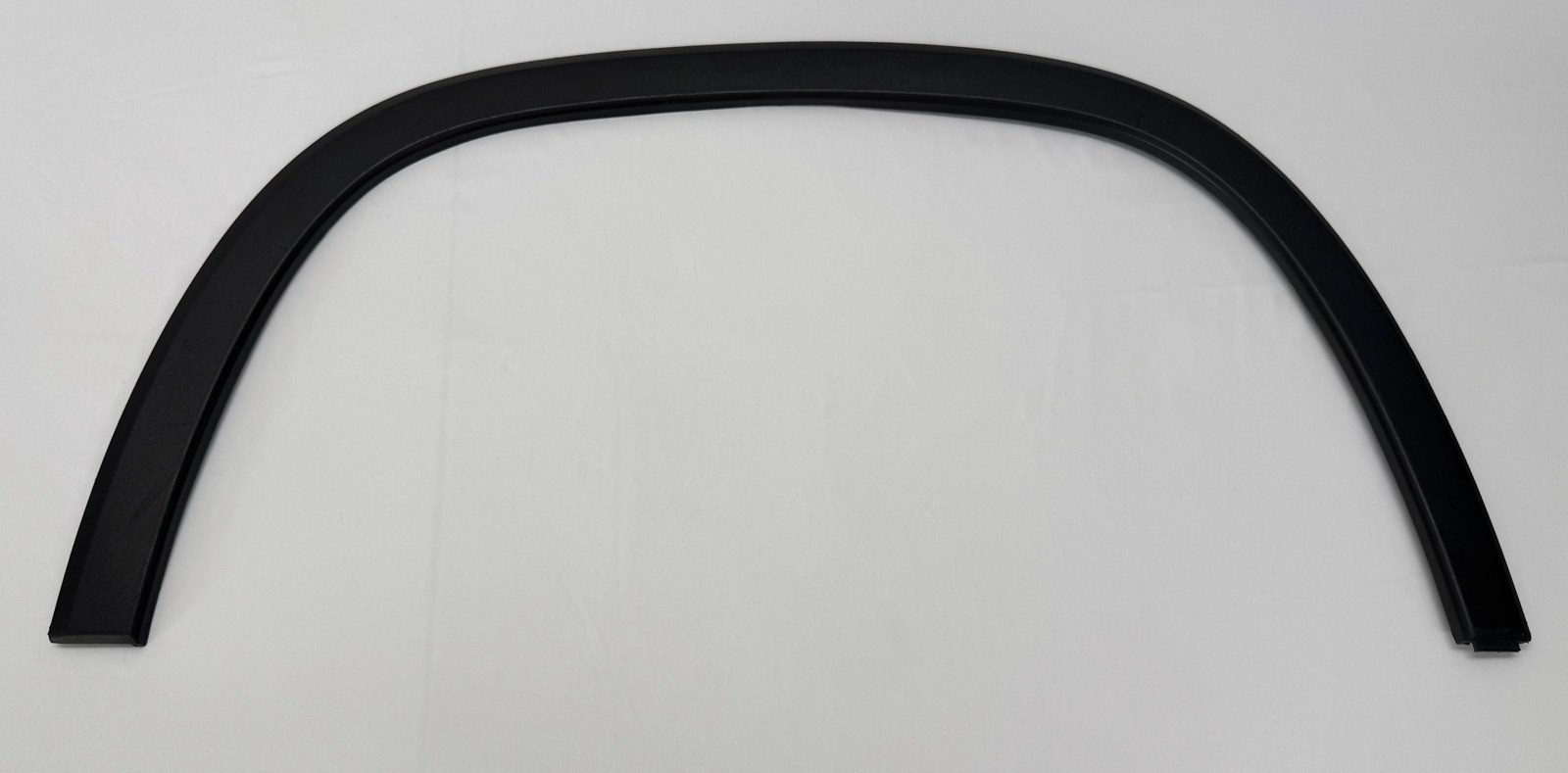 OEM 2018-2024 Chevrolet Traverse Front Right Wheel Opening Molding RH 84999338