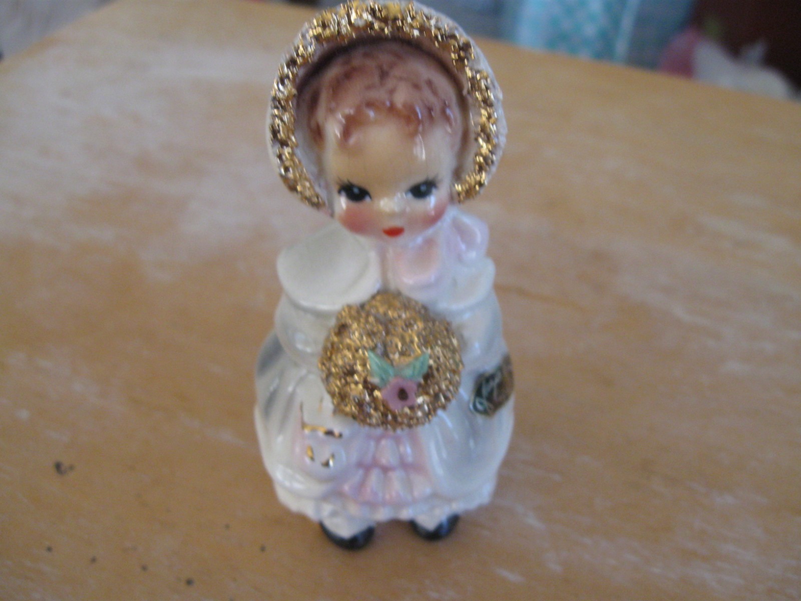 Vintage Josef Originals Carol Girl Bonnet Holding Flowers Figurine 4&3/4\