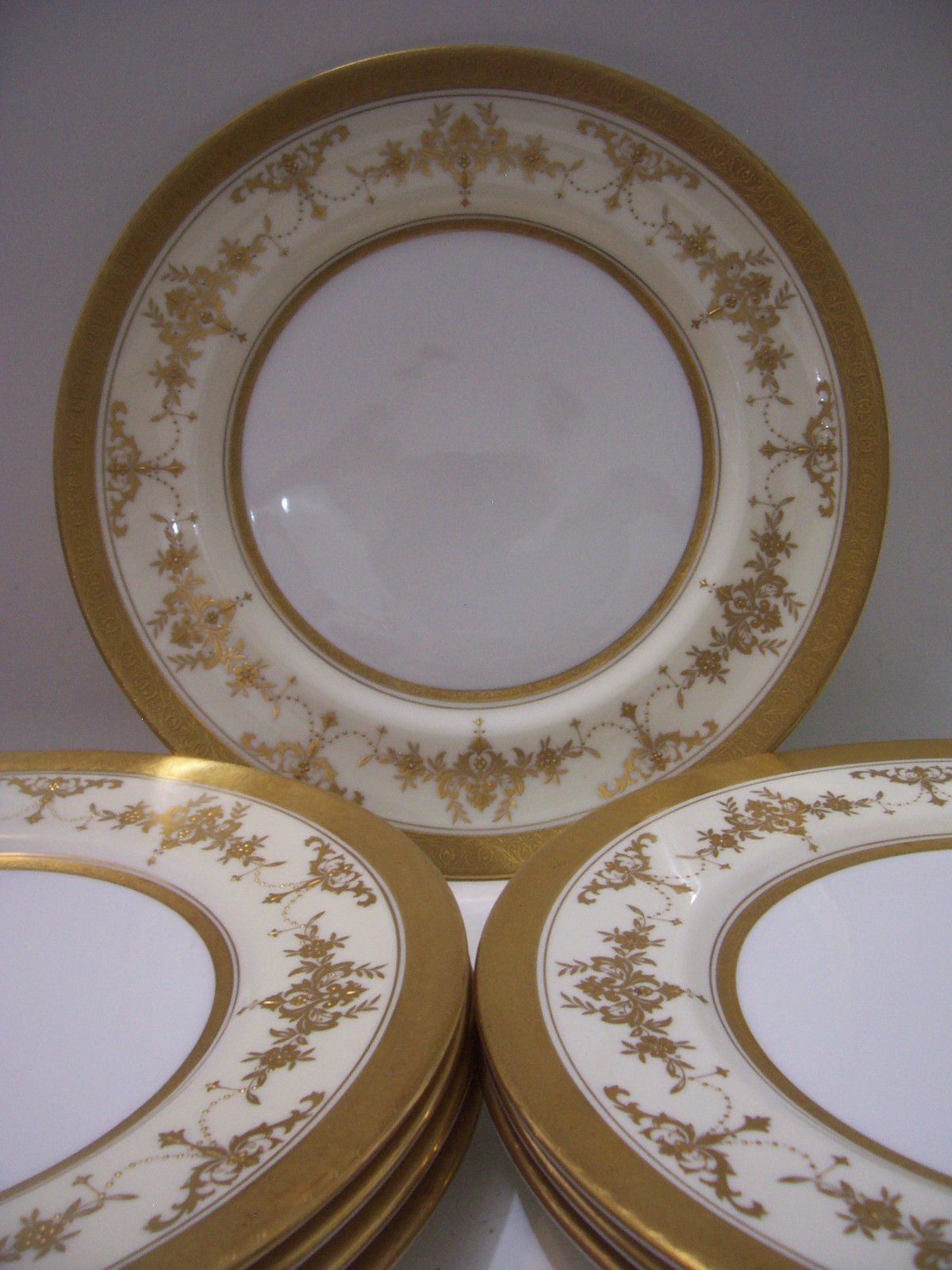 MINTON RIVERTON RAISED GOLD ENCRUSTED DINNER PLATE 10 5/8\ MINTON RIVERTON RAISED GOLD ENCRUSTED DINNER PLATE 10 5/8\