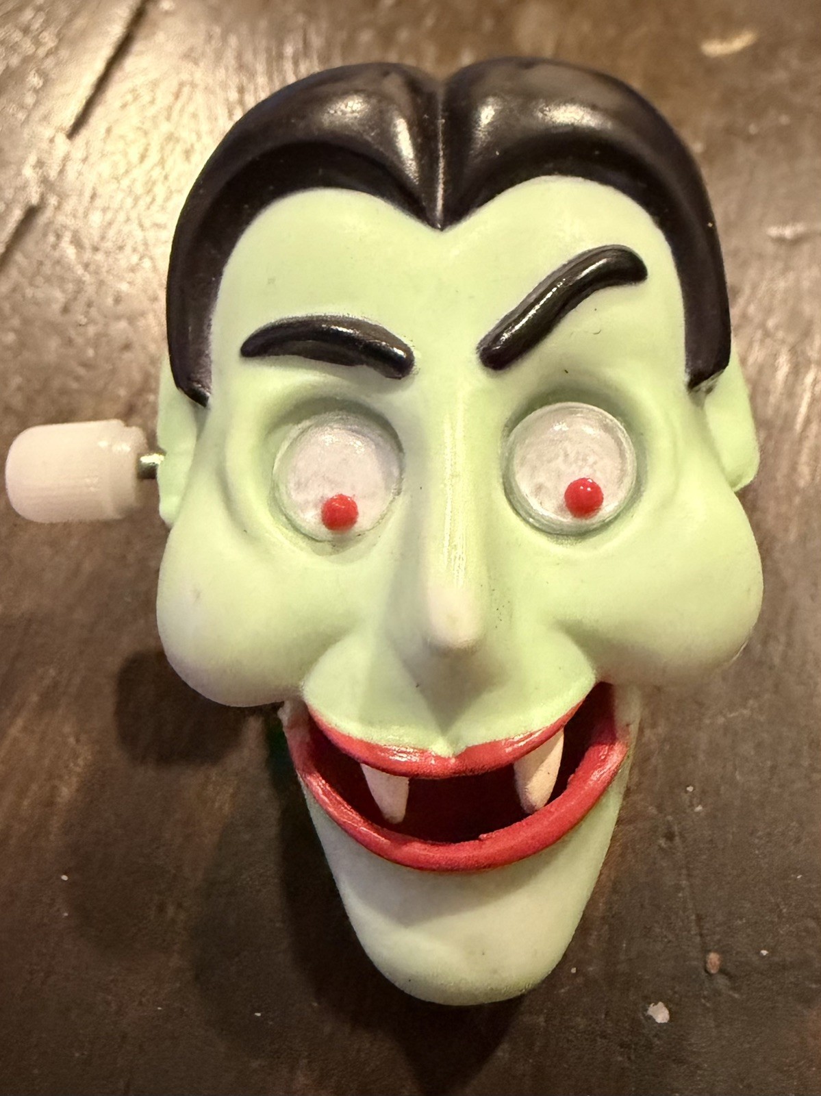 Vintage 1987 Hallmark Wind-Up Lapel Pin Vampire Dracula Head Halloween Toy Works Vintage 1987 Hallmark Wind-Up Lapel Pin Vampire Dracula Head Halloween Toy Works