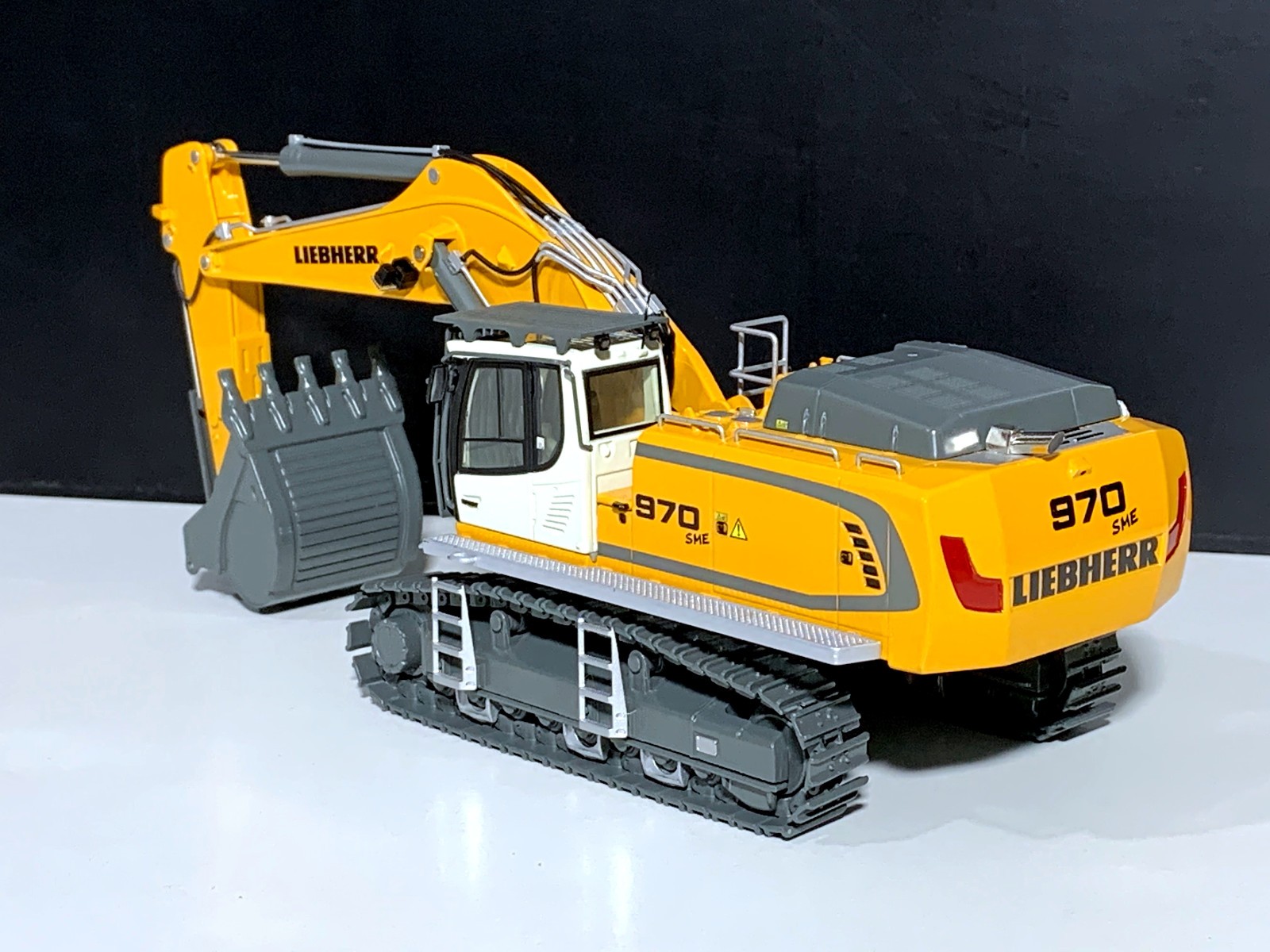 Liebherr R970 SME crawler excavator WSI truck models 1:50 scale Liebherr R970 SME crawler excavator WSI truck models 1:50 scale