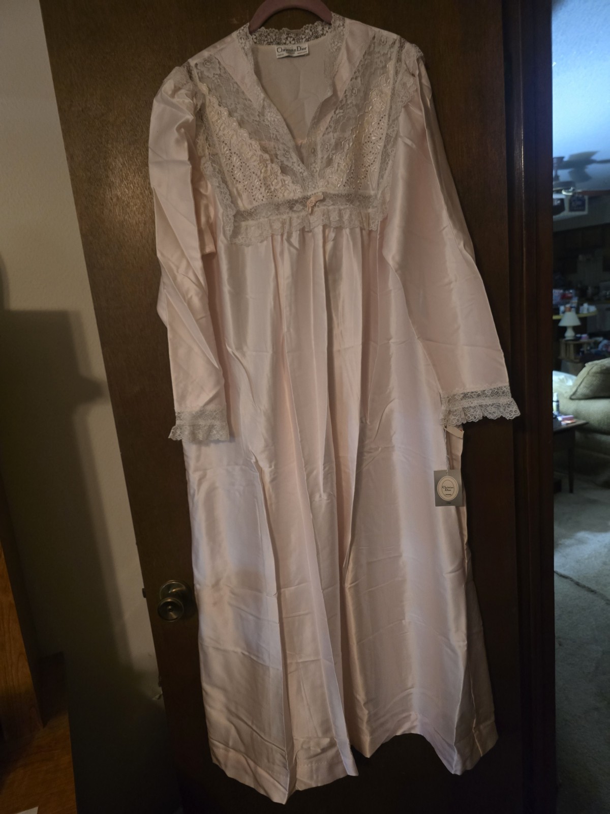 VTG NWT CHRISTIAN DIOR PINK SATIN FULL LENGTH LINED NIGHTGOWN SIZE LARGE VTG NWT CHRISTIAN DIOR PINK SATIN FULL LENGTH LINED NIGHTGOWN SIZE LARGE