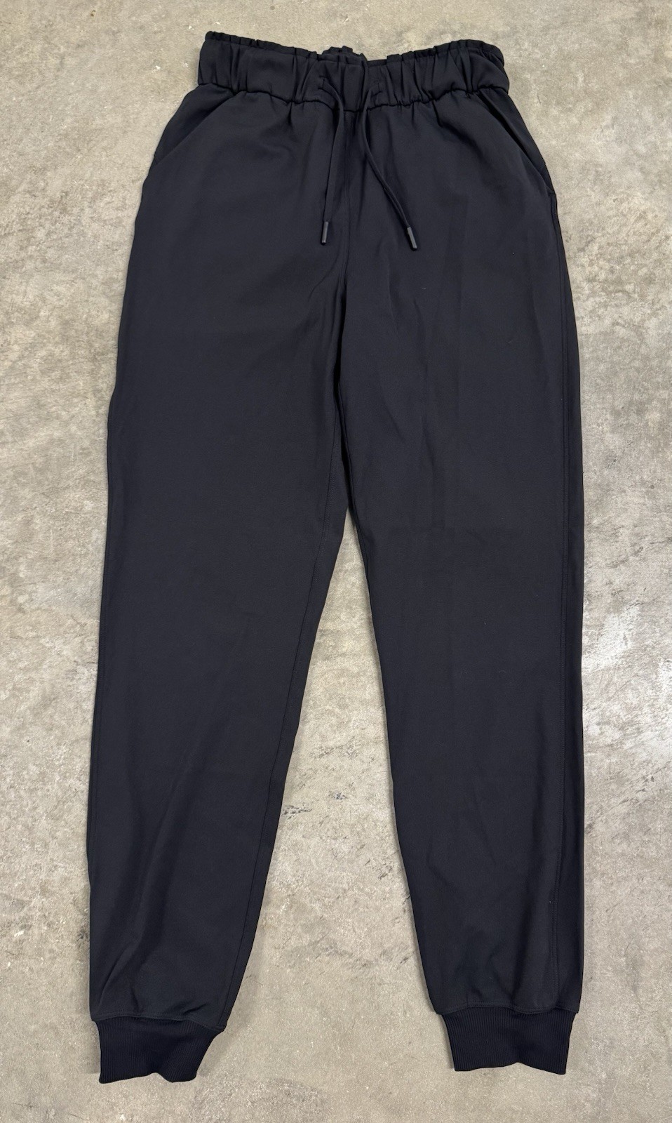 Lululemon On The Fly Jogger Pants Women\'s 4 Black Black High Rise Athletic EUC Lululemon On The Fly Jogger Pants Women\'s 4 Black Black High Rise Athletic EUC