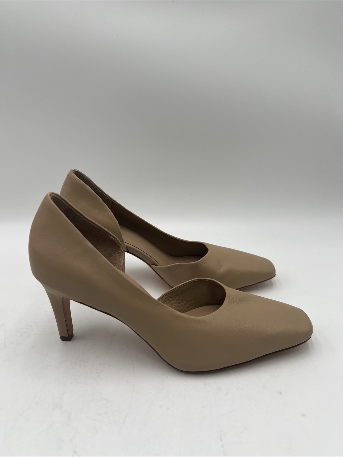 Women’s Vince Tiana Point-Toe Leather Pumps Beige Size 6M/36