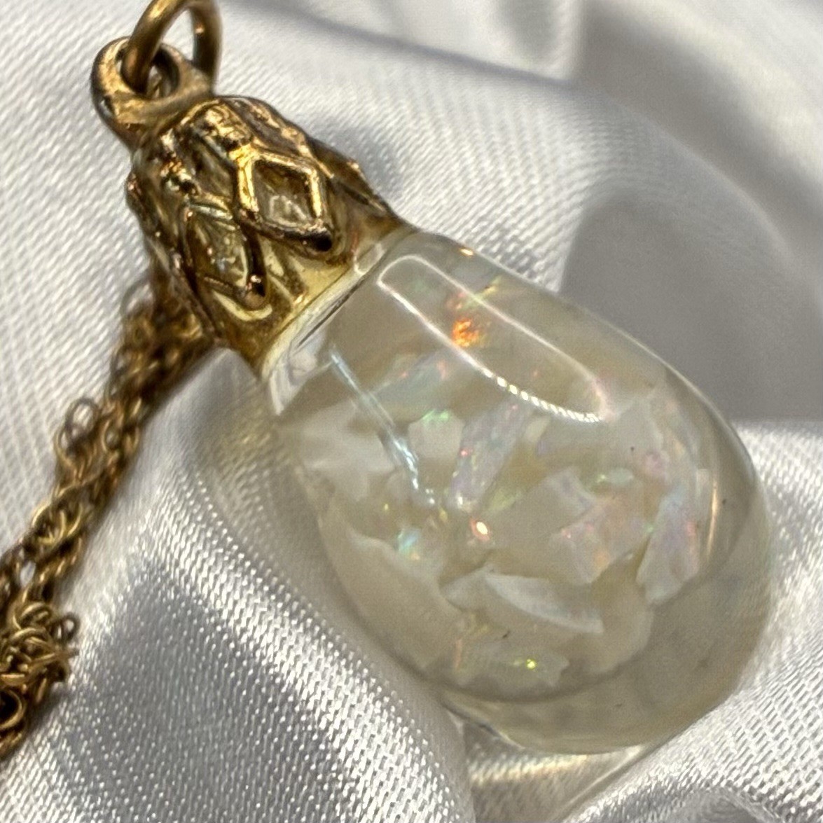 Vintage 12k Gold Filled Floating Opal Chips Pendant Necklace, Clean & Fluid