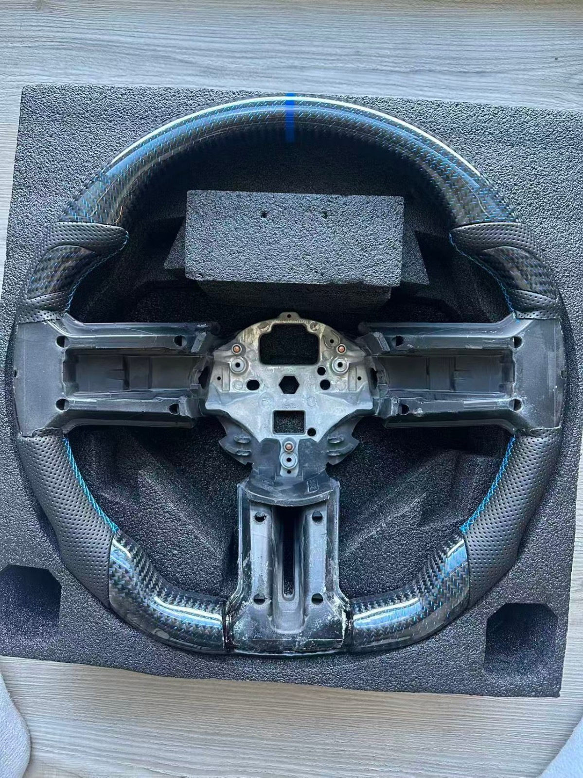 Blue Carbon Fiber Steering Wheel for 2011-2014 Mustang Blue Carbon Fiber Steering Wheel for 2011-2014 Mustang