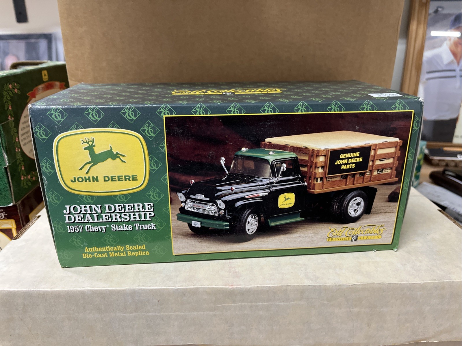 1997 ERTL PRESTIGE SERIES 5049CO JOHN DEERE DEALERSHIP 1957 CHEVY STAKE. BOX 34 1997 ERTL PRESTIGE SERIES 5049CO JOHN DEERE DEALERSHIP 1957 CHEVY STAKE. BOX 34