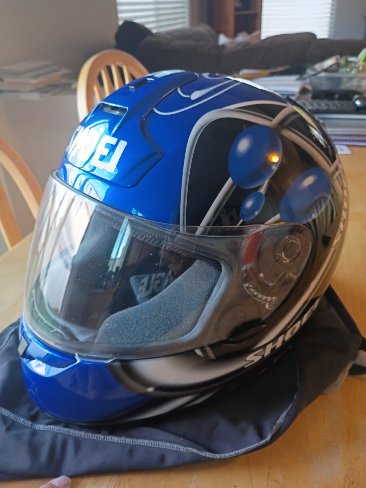 Shoei RF-900 helmet in great condition (with bag ) Shoei RF-900 helmet in great condition (with bag )