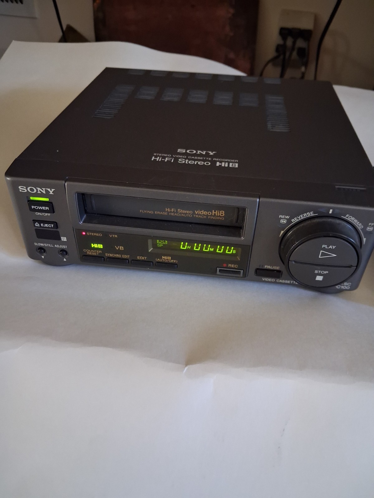 Sony EV-C100 HI8 Video8 8mm Video Cassette Recorder w/ remote