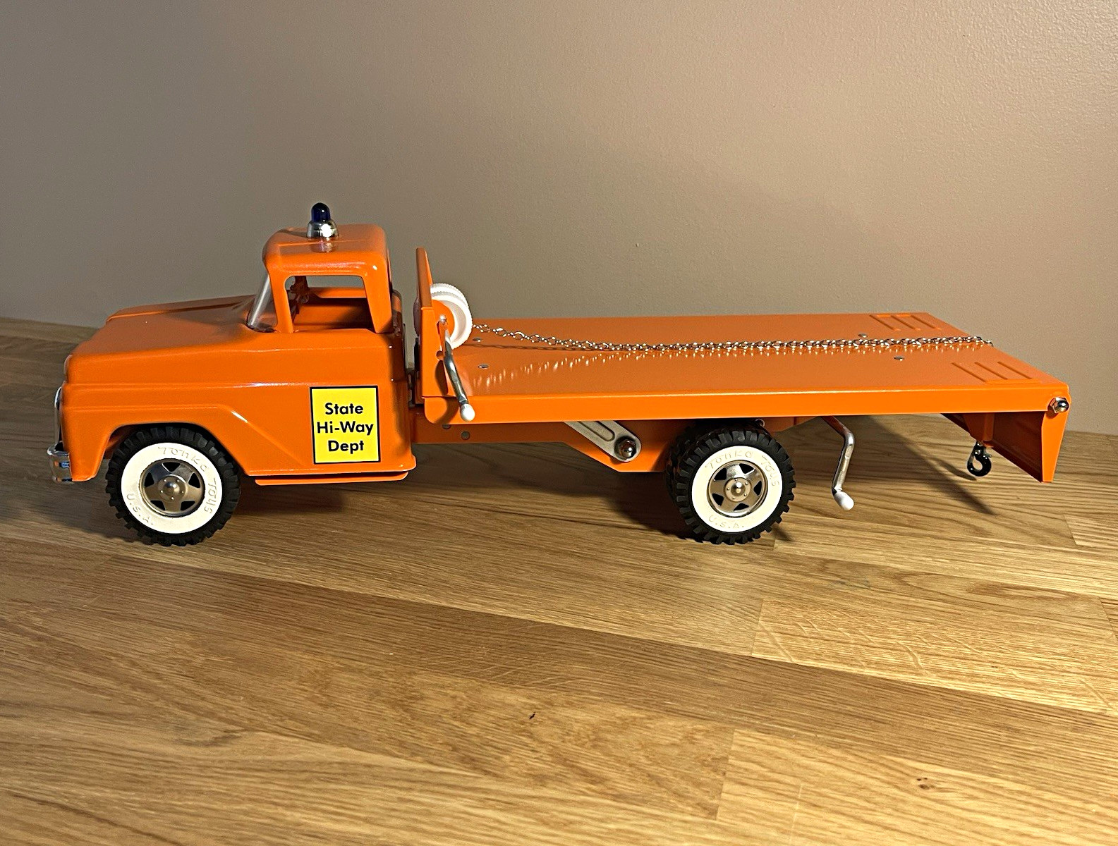 Tonka State Hi-Way Dept Orange Metal Flatbed Tow Truck Toy w/ Hook & Chain