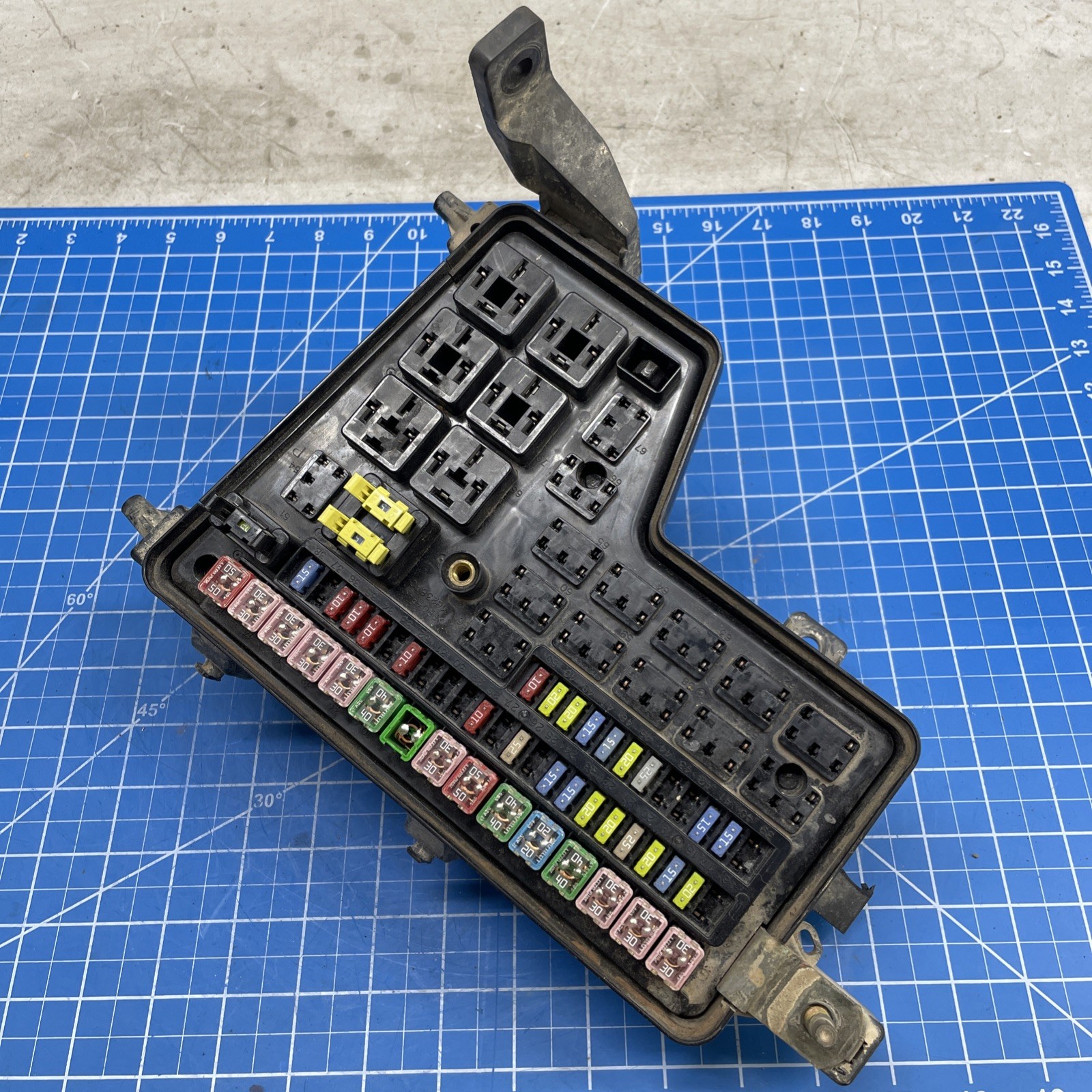 2003 2005 DODGE RAM 2500 Fusebox Fuse Box Relay Junction Module TIPM P05026033AA