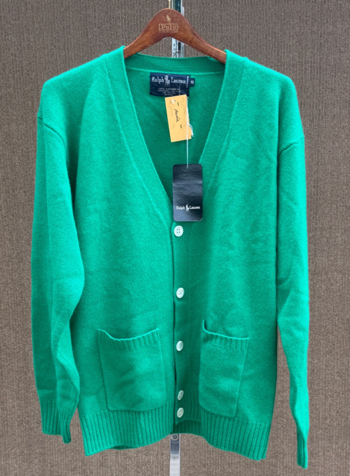 Vintage NWT 80-90’s Green Ralph Lauren 100% Cashmere ls Vneck cardigan women S Vintage NWT 80-90’s Green Ralph Lauren 100% Cashmere ls Vneck cardigan women S
