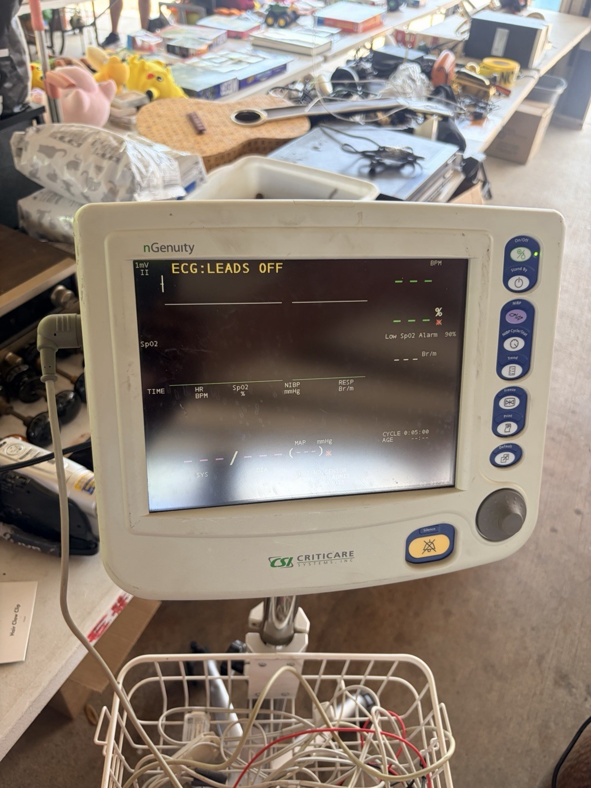 Criticare nGenuity 8100EP1 - DOX SpO2, NIBP, ECG, HR, Temp, Resp, CO2,