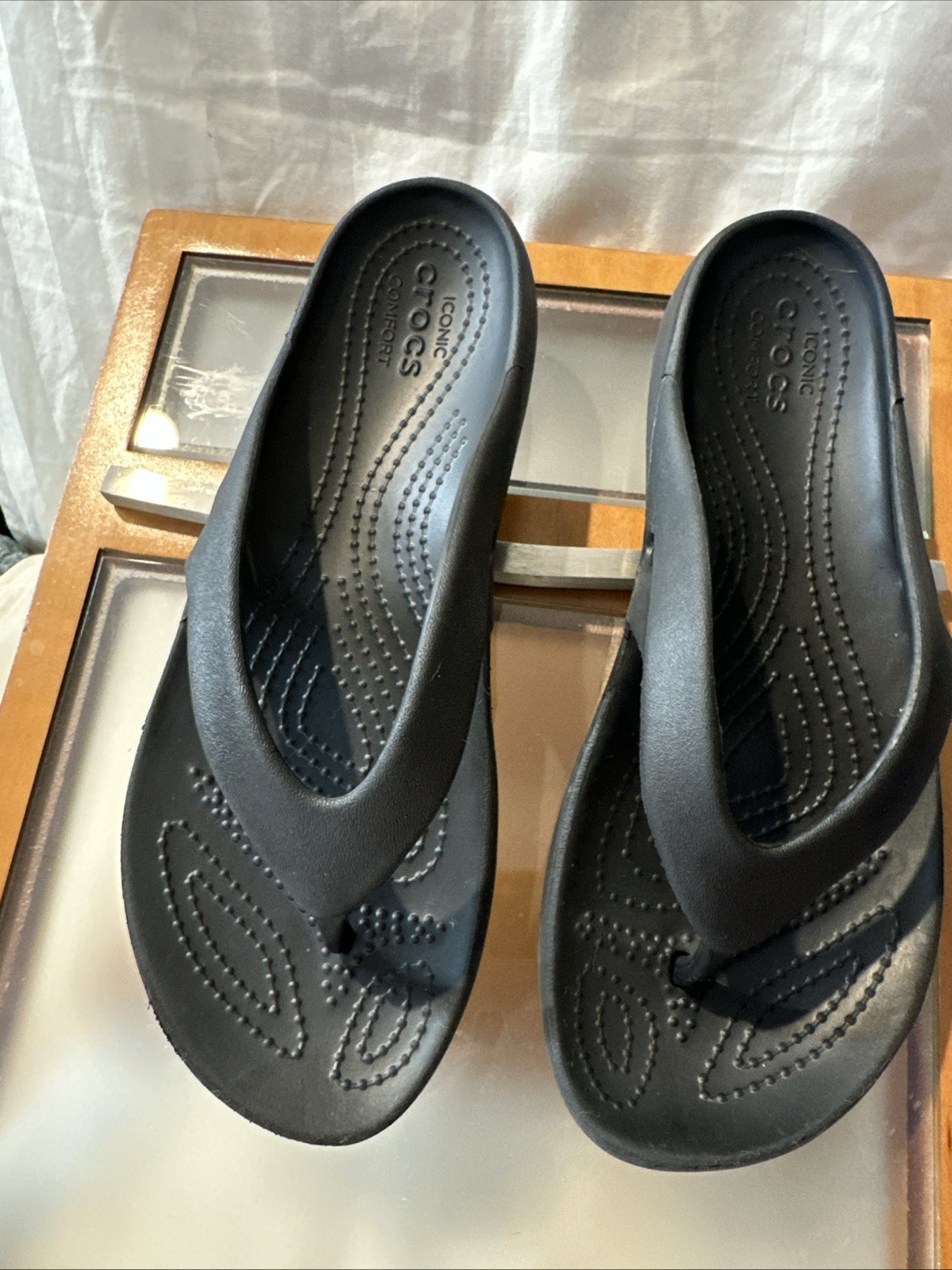 Crocs Iconic Comfort Flip Flops Women’s 6 Black Casual Shoes Slip- On’s