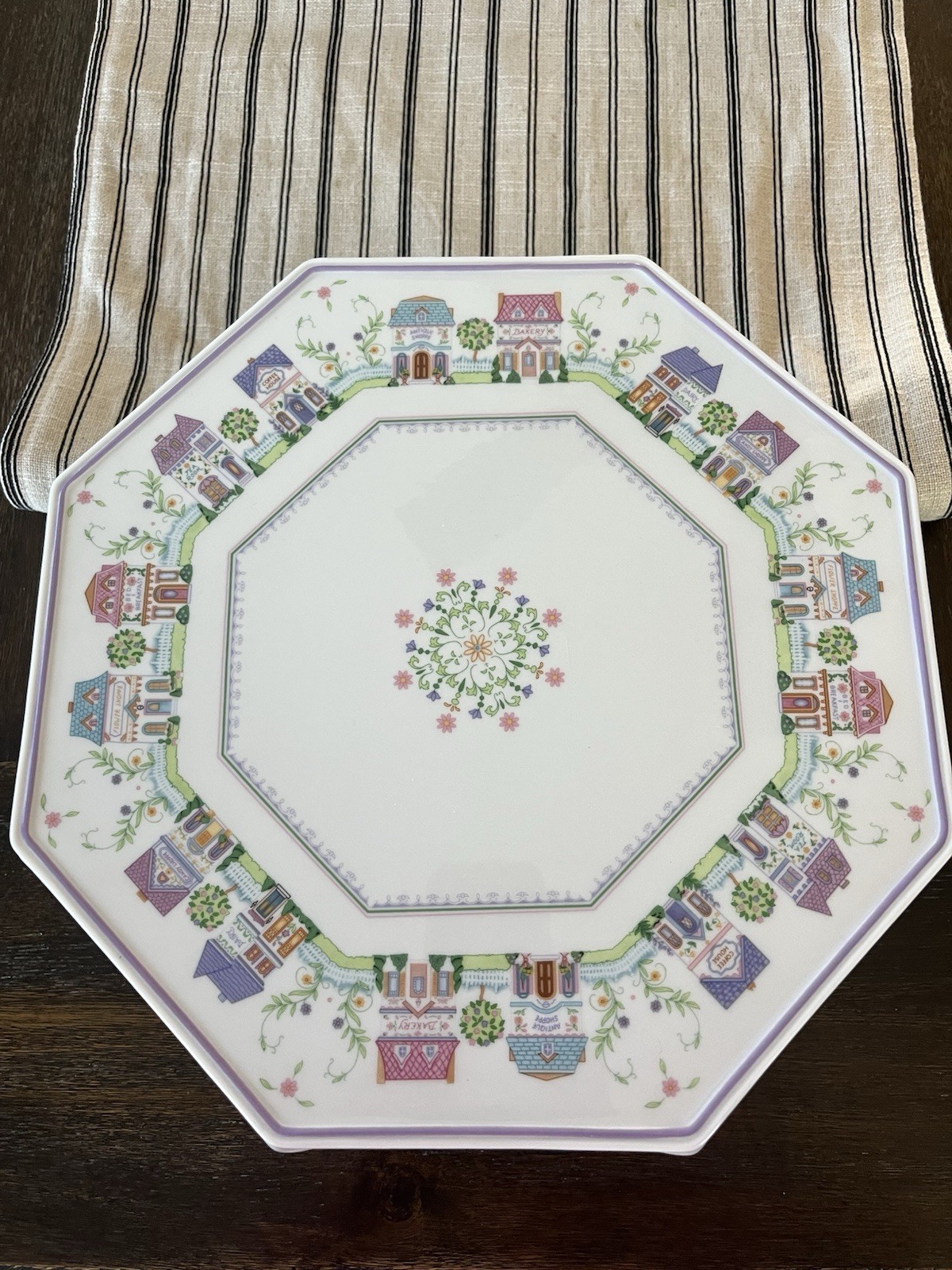 The Lenox Village Pedestal Cake Plate- Orig. 2003 Mint Condition The Lenox Village Pedestal Cake Plate- Orig. 2003 Mint Condition