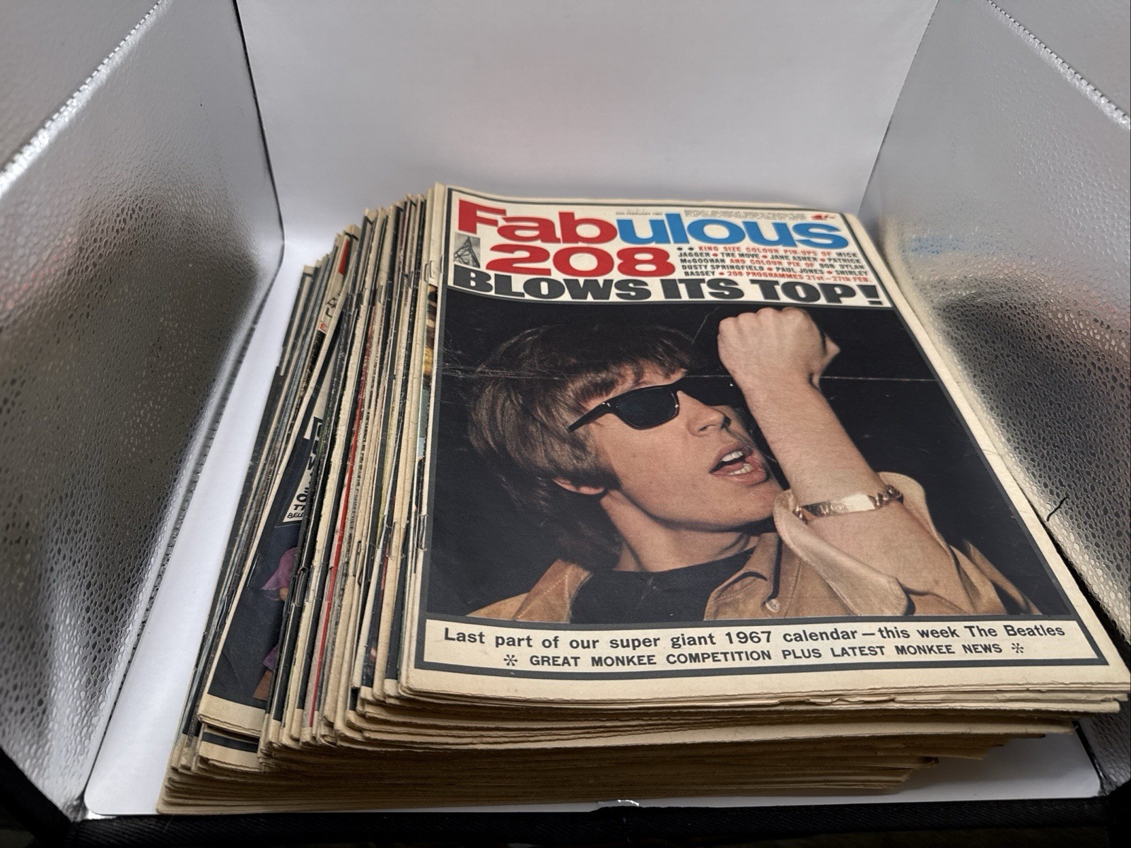FABULOUS (208) FAB MUSIC MAGAZINE BUNDLE POSTERS CUTOUTS ISSUES Lot Of 47 READ FABULOUS (208) FAB MUSIC MAGAZINE BUNDLE POSTERS CUTOUTS ISSUES Lot Of 47 READ