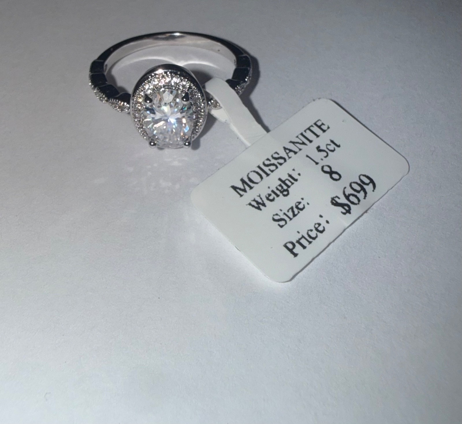 Beautiful brand new 1.5-carats Moissanite ring. Size 8. 925 Sterling Silver. Beautiful brand new 1.5-carats Moissanite ring. Size 8. 925 Sterling Silver.