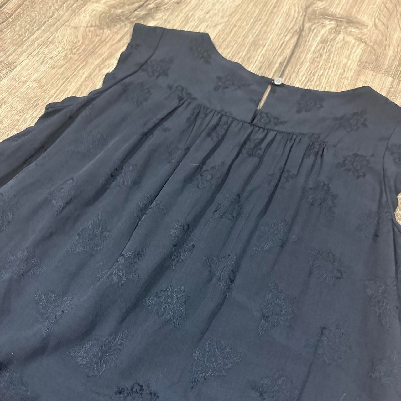 LOFT Floral Blouse Size XS Black Ruffle Sleeveless Shirt LOFT Floral Blouse Size XS Black Ruffle Sleeveless Shirt