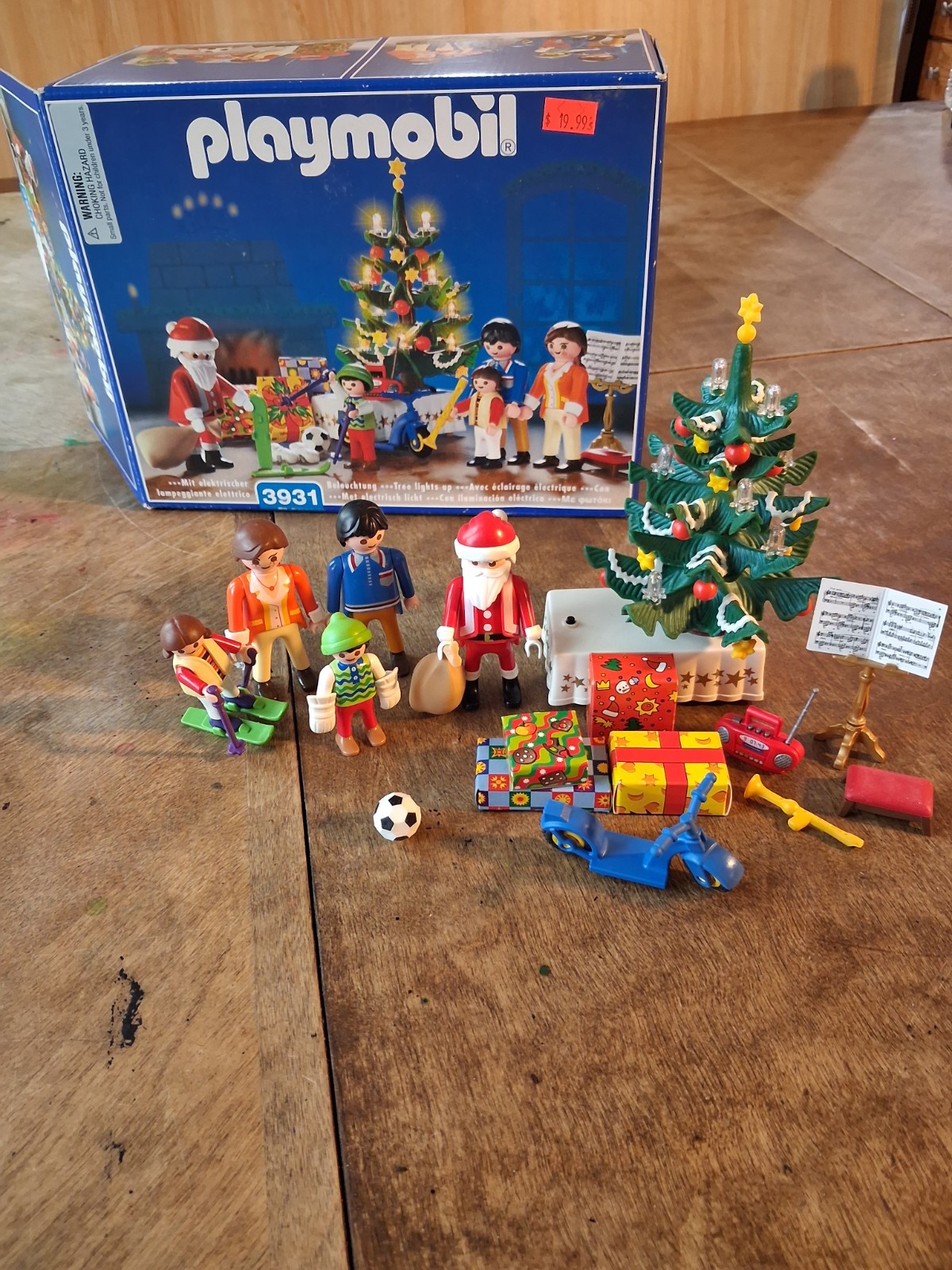 Playmobil 3931 Christmas Room, 2001, complete set, tree doesn\'t work.