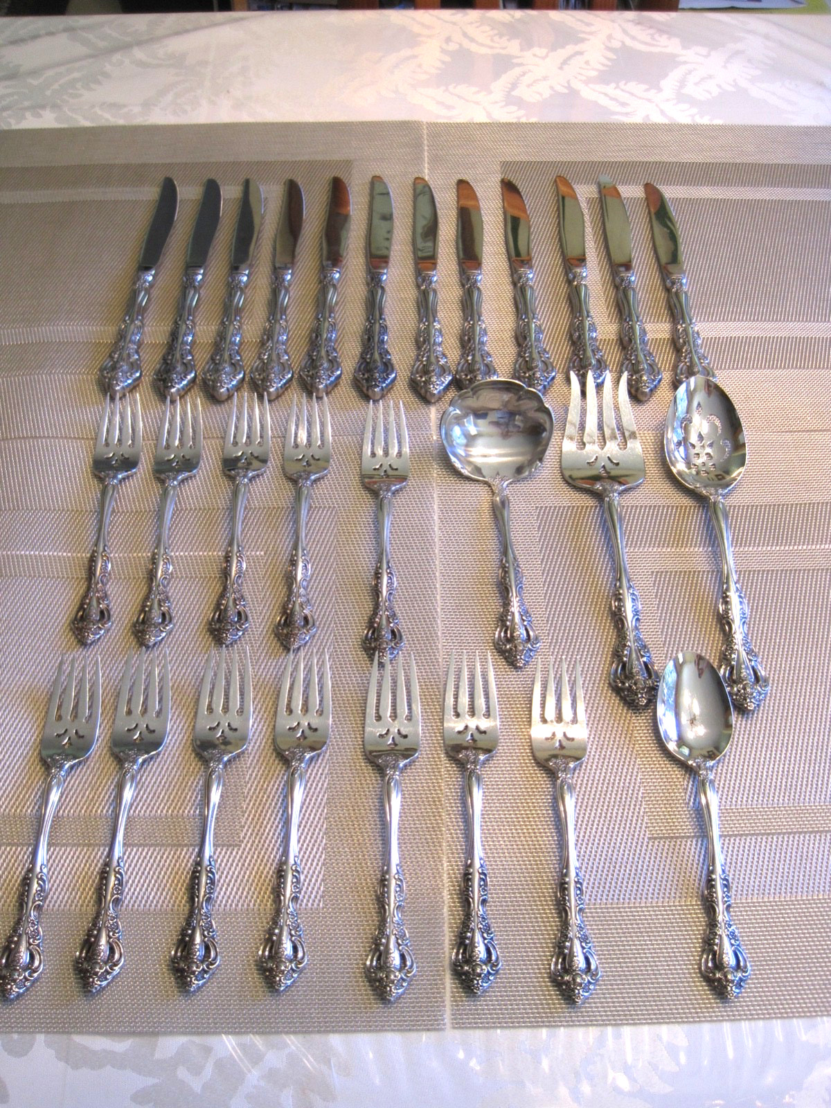 Oneida Michelangelo Stainless Flatware Mix Set With 3 Serving Pieces Total 28 Pc