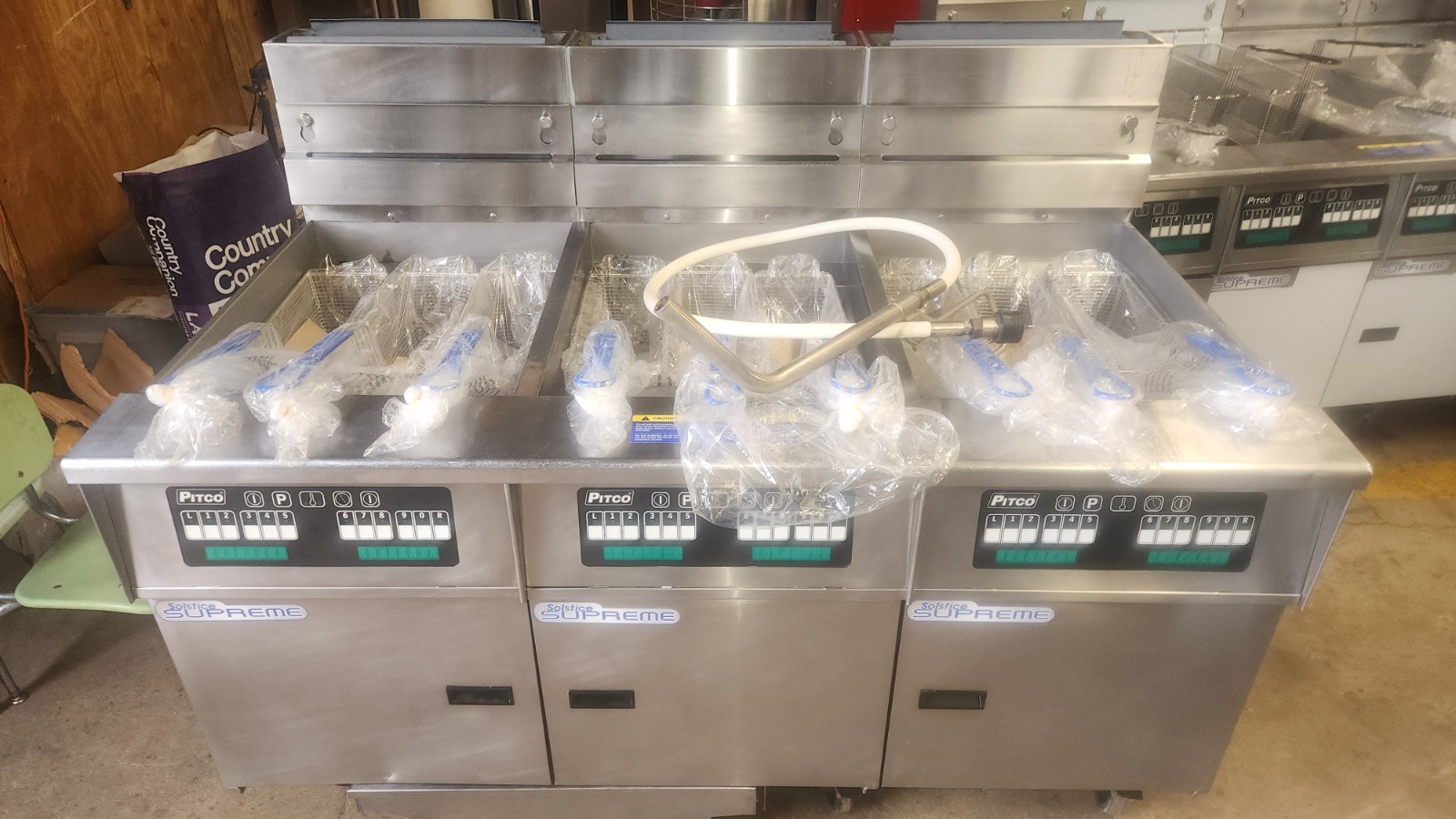 Pitco Solstice Supreme SSH60W Natural Gas Floor Fryer W/filer system, 9 baskets