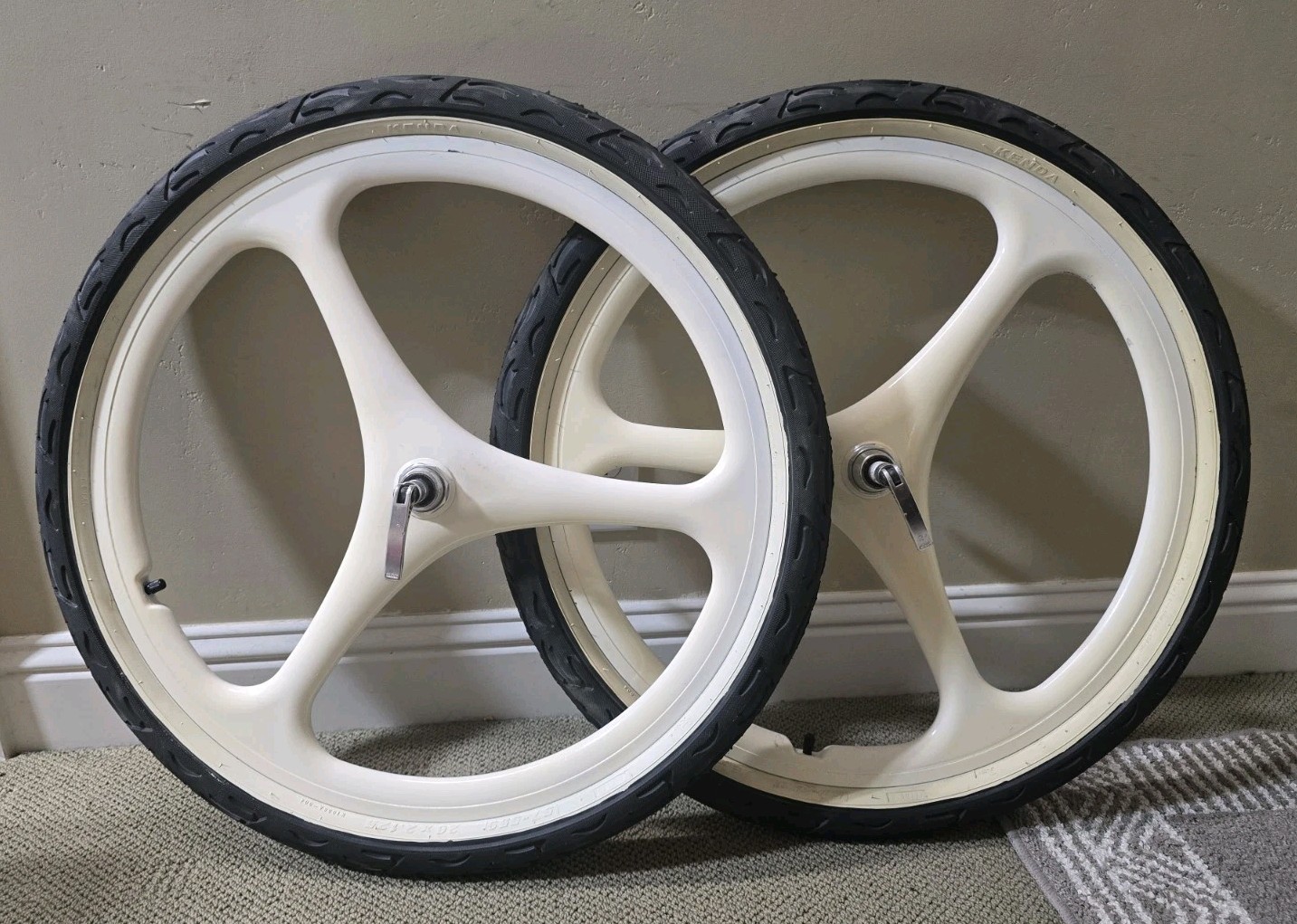 Spin Carbon Tri 26er MTB Bike Wheels White Spin Carbon Tri 26er MTB Bike Wheels White