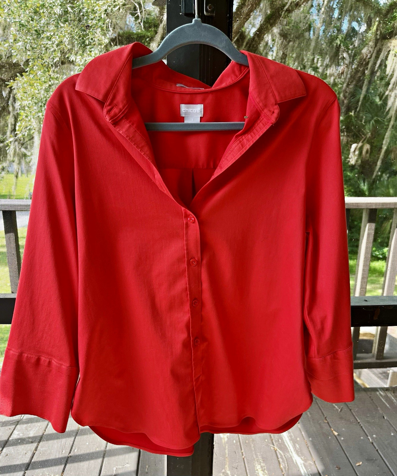 Chico’s No-Iron Chic Stretch Red Button Front Shirt Women’s Size 1 Medium