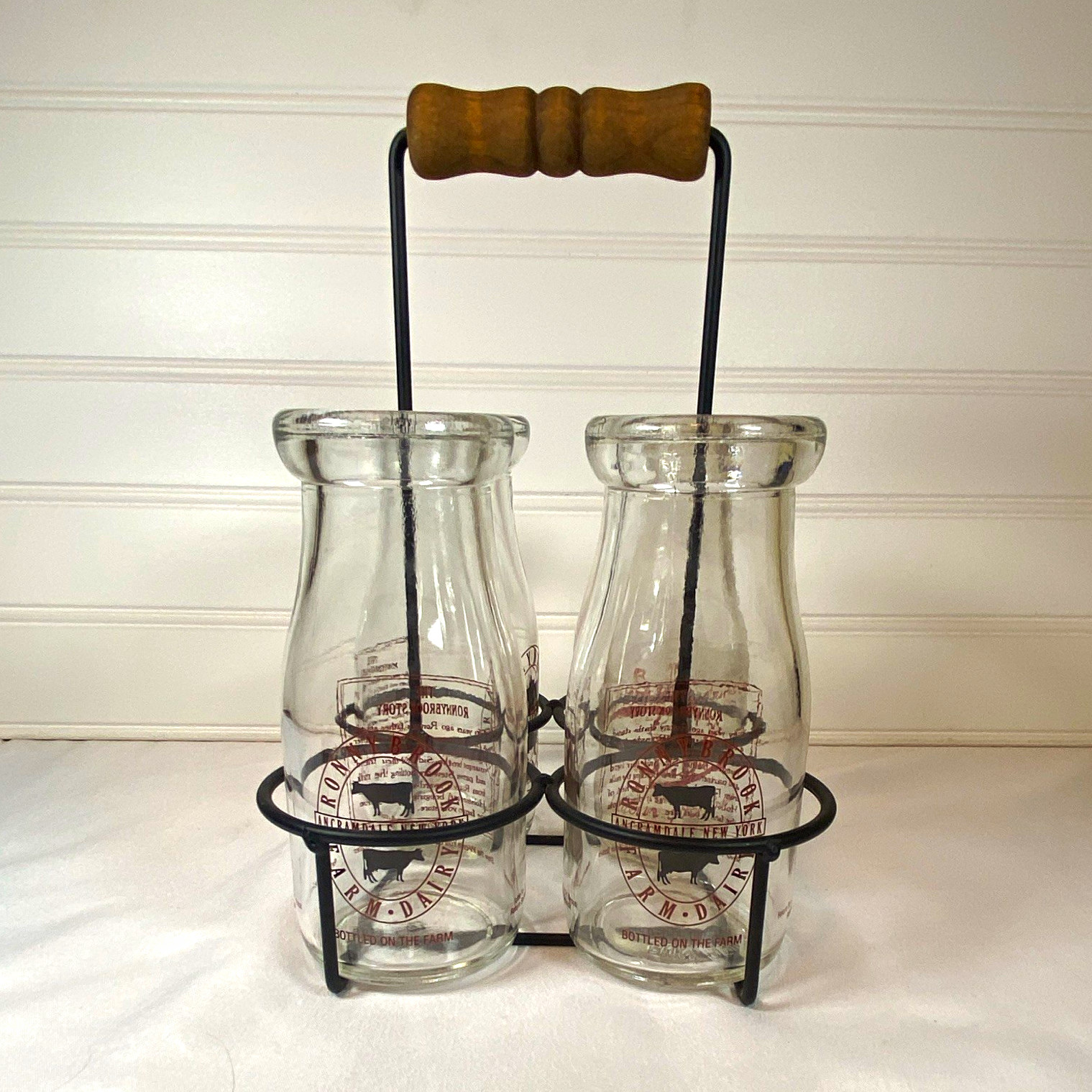 Vintage Ronnybrook Farm Dairy & Ralph\'s Ice Cream Glass Milk Bottle/W Wire Caddy