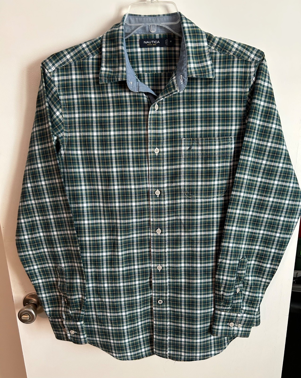 Nautica Green Plaid Long Sleeve Button-Up Shirt Size M Nautica Green Plaid Long Sleeve Button-Up Shirt Size M