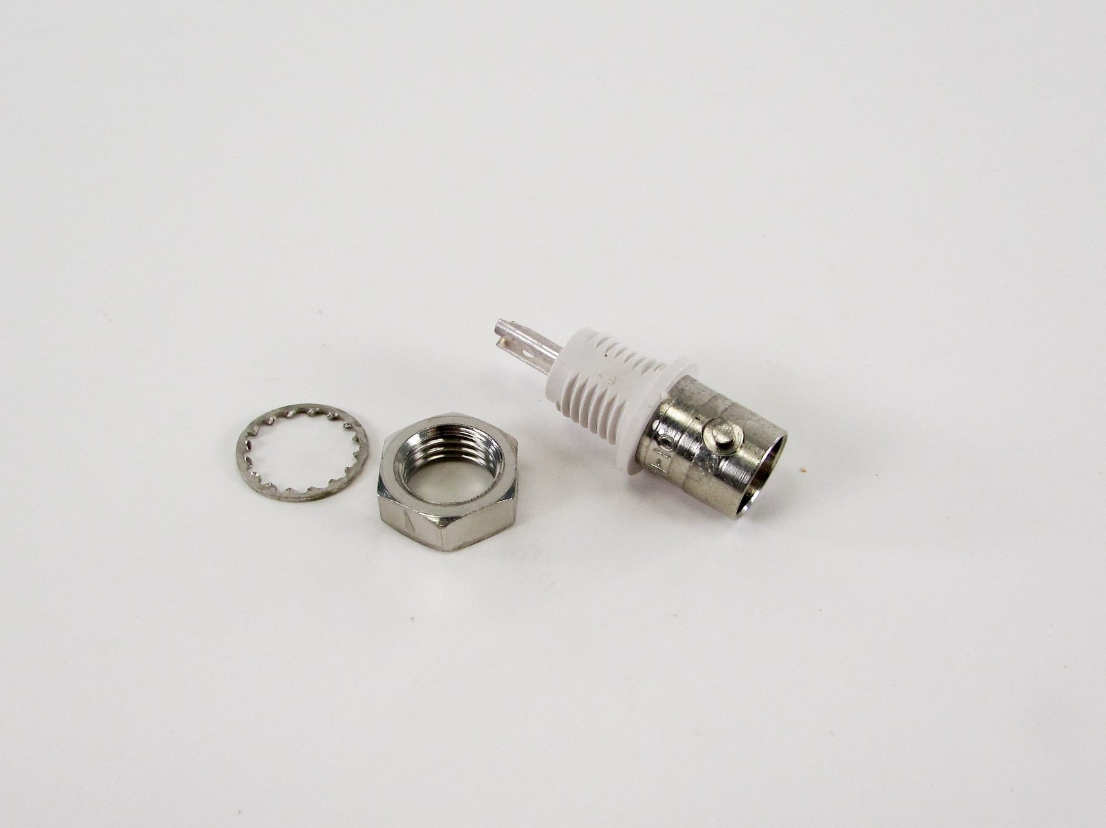 NOS - Lot of (5) Amphenol 31-10 BNC Bulk Head Isolated Ground Receptacle