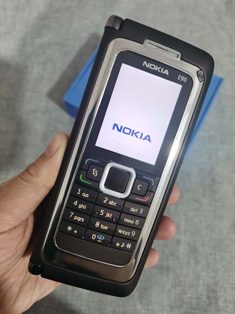 Nokia E Series E90 Communicator ,3G , Symbian , Business Foldable Keyboard LO