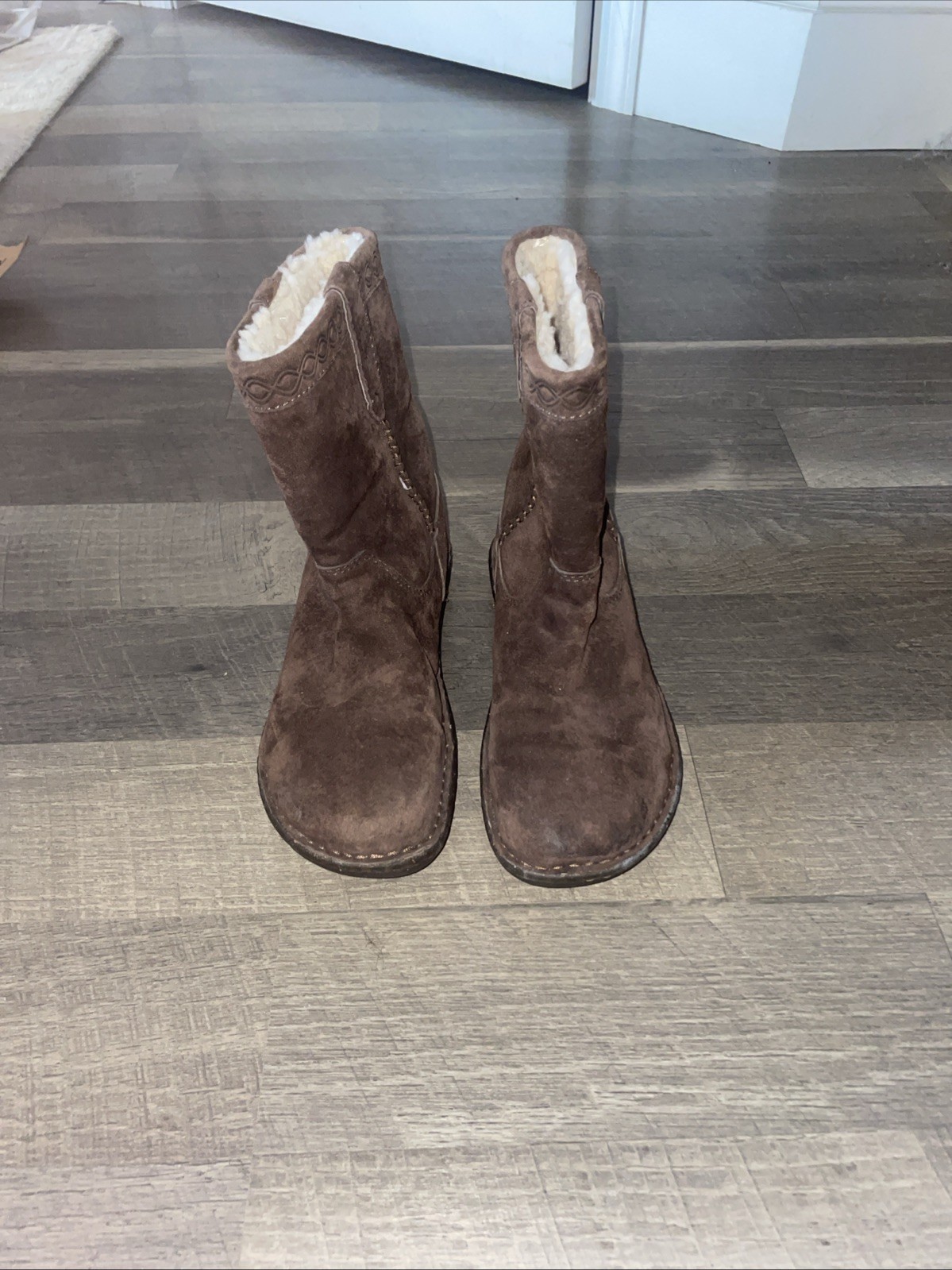 UGG Australia Aliso Tasman Women\'s Brown Boot Sheepskin Lined Leather Size 5 UGG Australia Aliso Tasman Women\'s Brown Boot Sheepskin Lined Leather Size 5