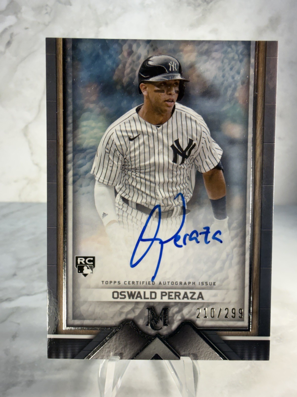 2023 Topps Museum Collection Archival Autographs Oswald Peraza 210/299 (AU, RC) 2023 Topps Museum Collection Archival Autographs Oswald Peraza 210/299 (AU, RC)