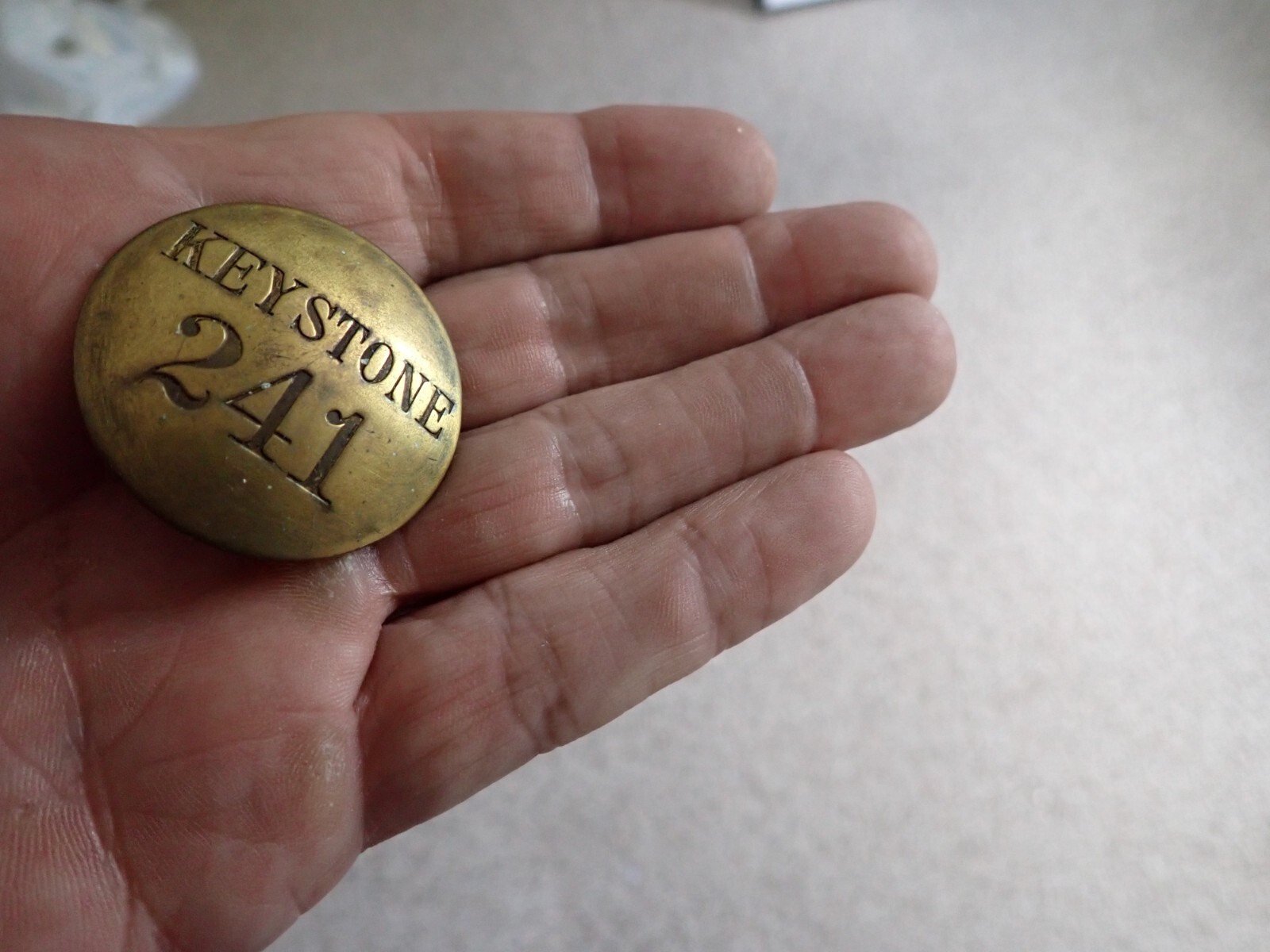 ANTIQUE KEYSTONE COMPANY 1940S EMPLOYEE BADGE BX L#4 ANTIQUE KEYSTONE COMPANY 1940S EMPLOYEE BADGE BX L#4