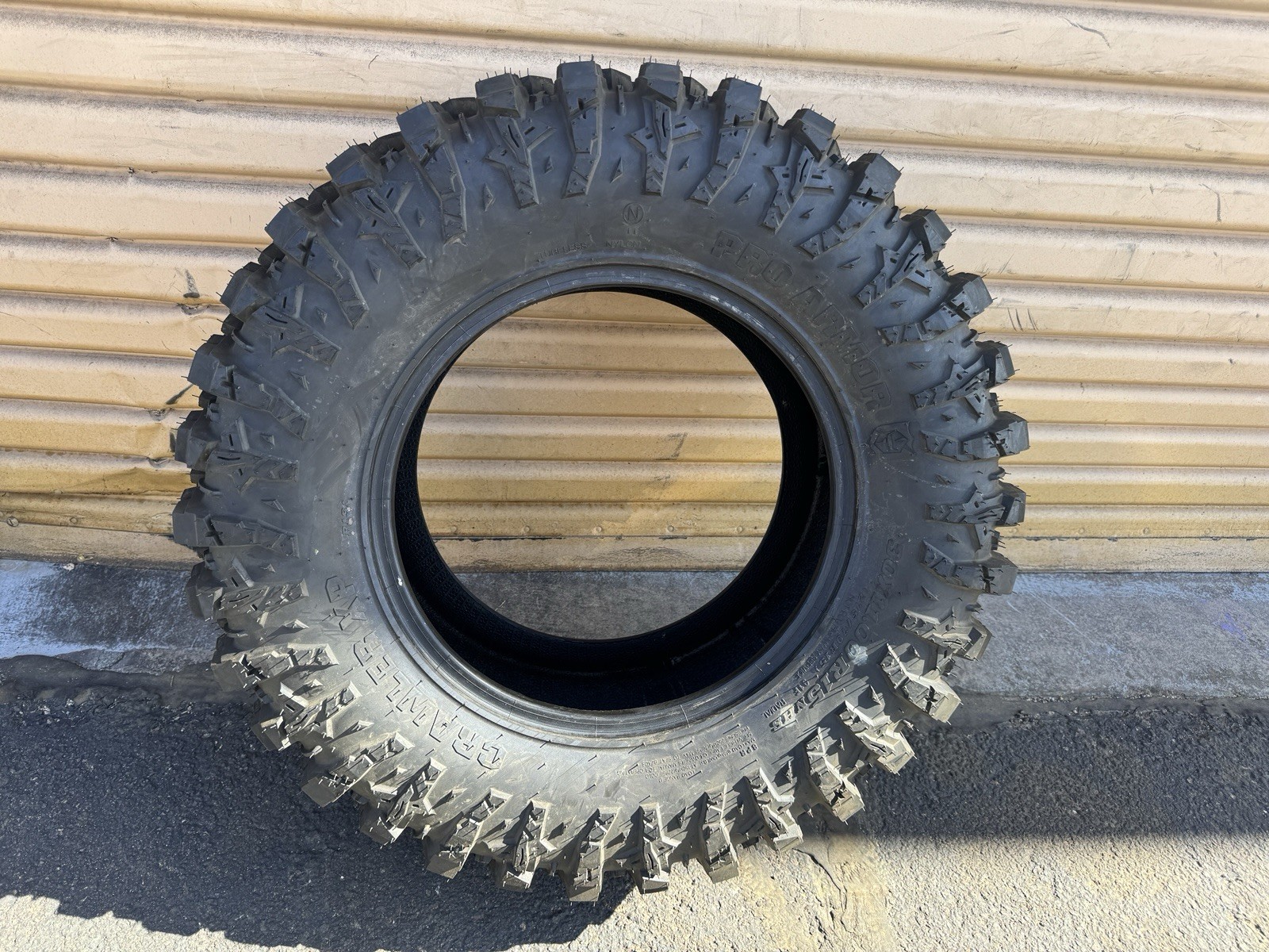 POLARIS XPEDITION REAR TIRE 30x11x15 PRO ARMOR CRAWLER XP 2024-2025 (1).